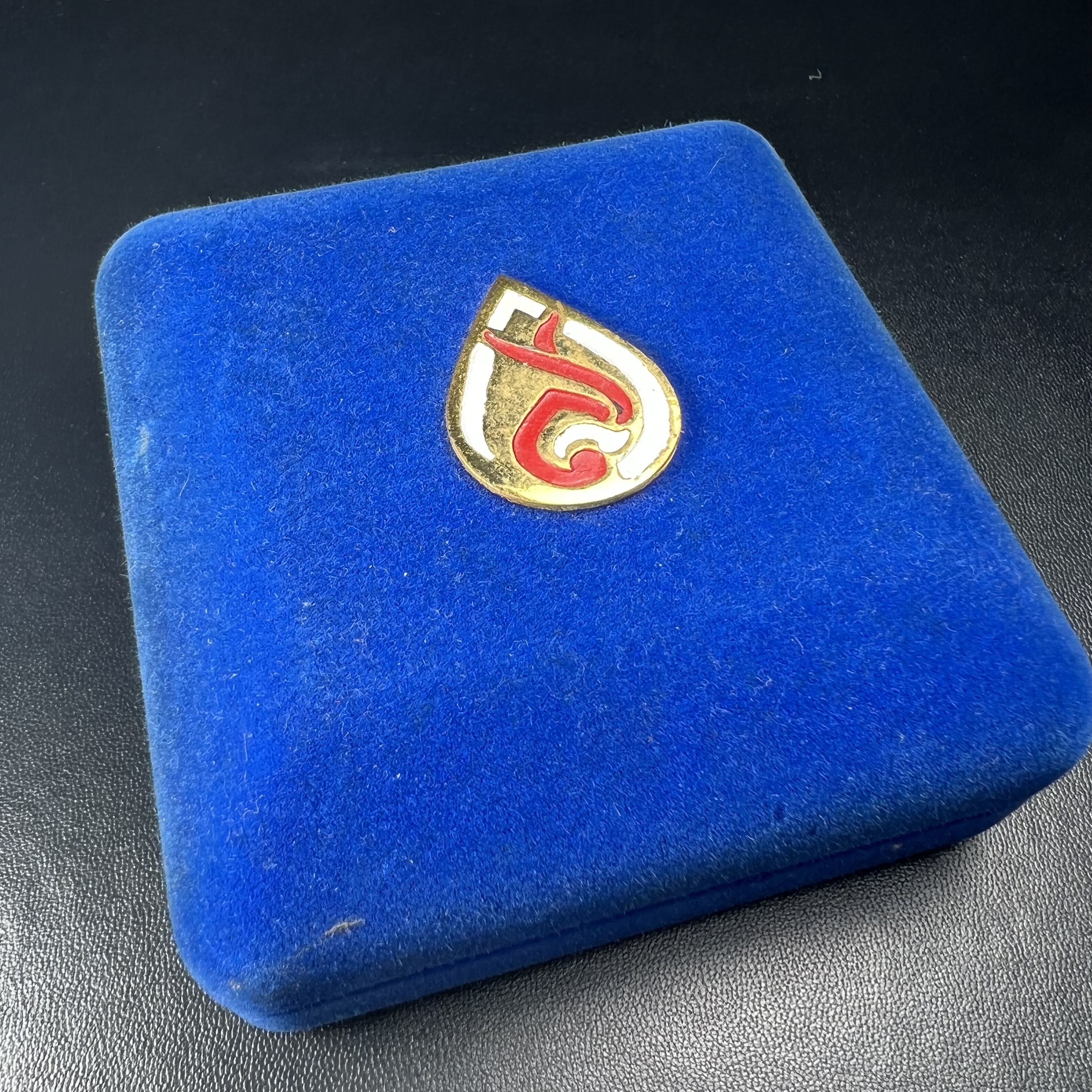 พระกริ่ง-พระชัยวัฒน์ 90พรรษาสมเด็จย่า ปี2533 เนื้อนวโลหะ(ในหลวงรัชกาลที่9เสด็จในพิธี)(1 ใน 3000 ชุด) หายาก