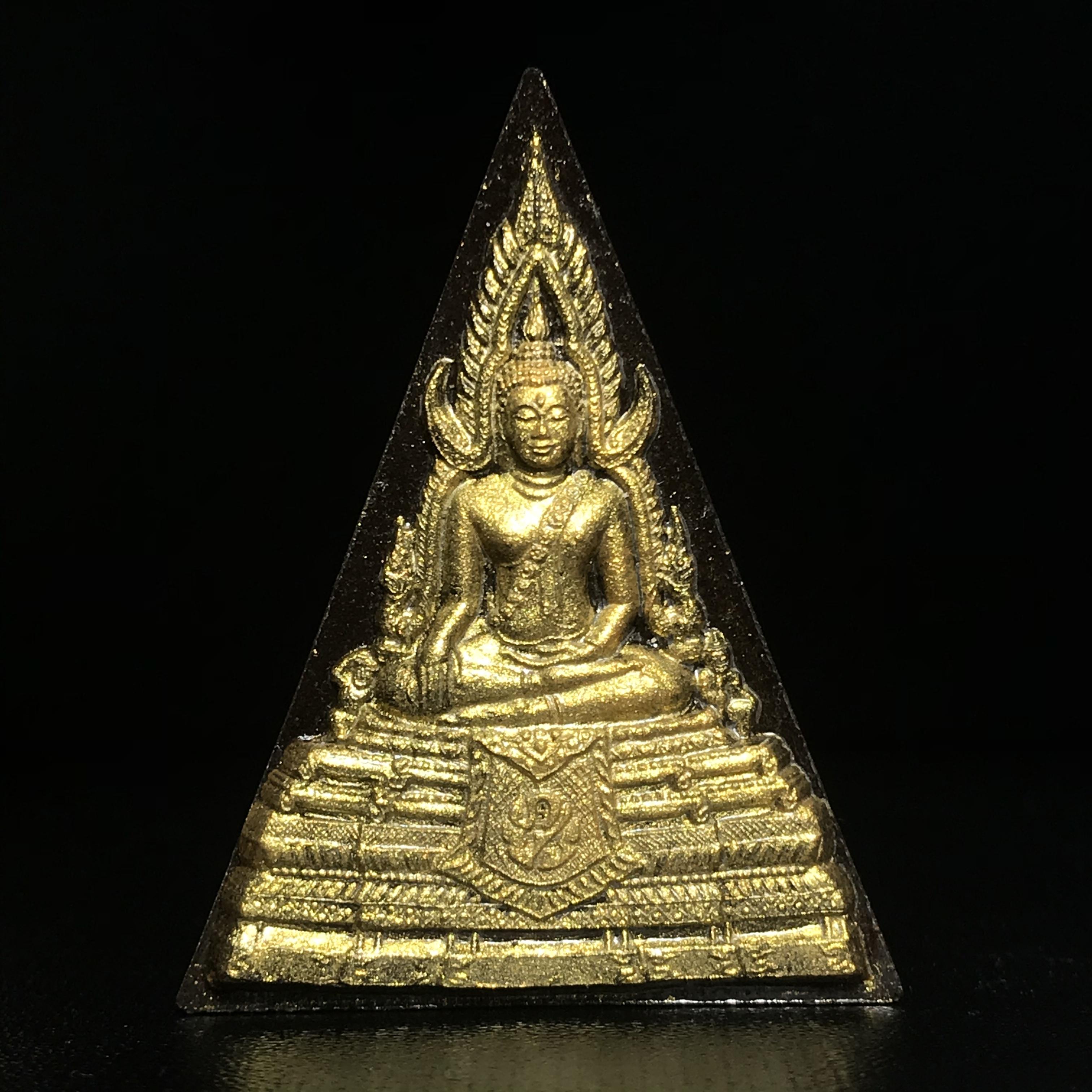 พระพุทธชินราช ภปร. โครงการ "เพราะแผ่นดินนี้ คือ แผ่นดินเกิด" ปี2548(รุ่นแรก) พระผงหลัง ภ.ป.ร. ทองแดง (พระราชทานเส้นพระเจ้า (เส้นผม)และมวลสารจิตรลดา)