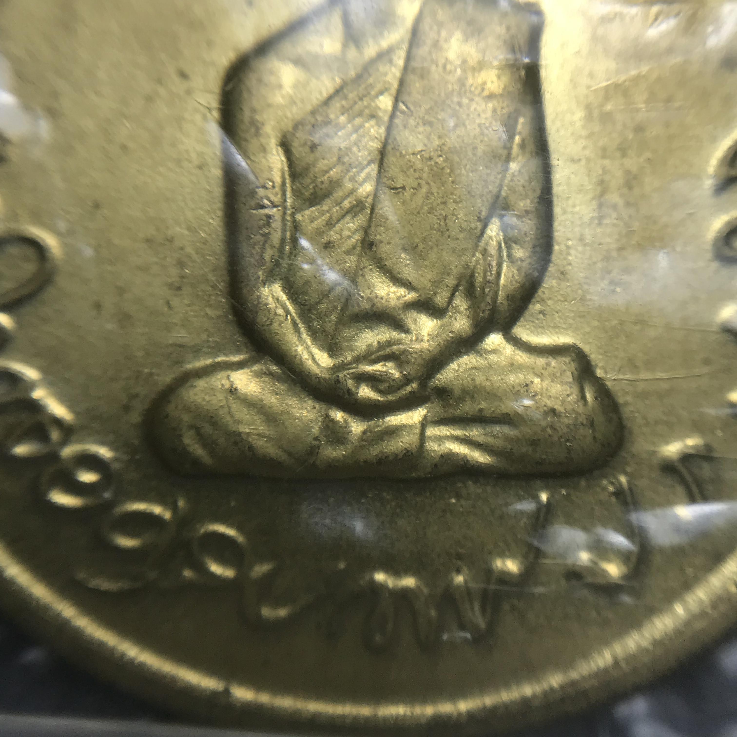 เหรียญทรงผนวช ในหลวงรัชกาลที่9 วัดบวรนิเวศวิหาร พ.ศ.2508 เนื้อทองฝาบาตร(ทองเหลือง) พิมพ์ธรรมดา(เจดีย์ไม่เต็ม) บล็อกหลังอัลปาก้า สภาพซีลซองเดิม