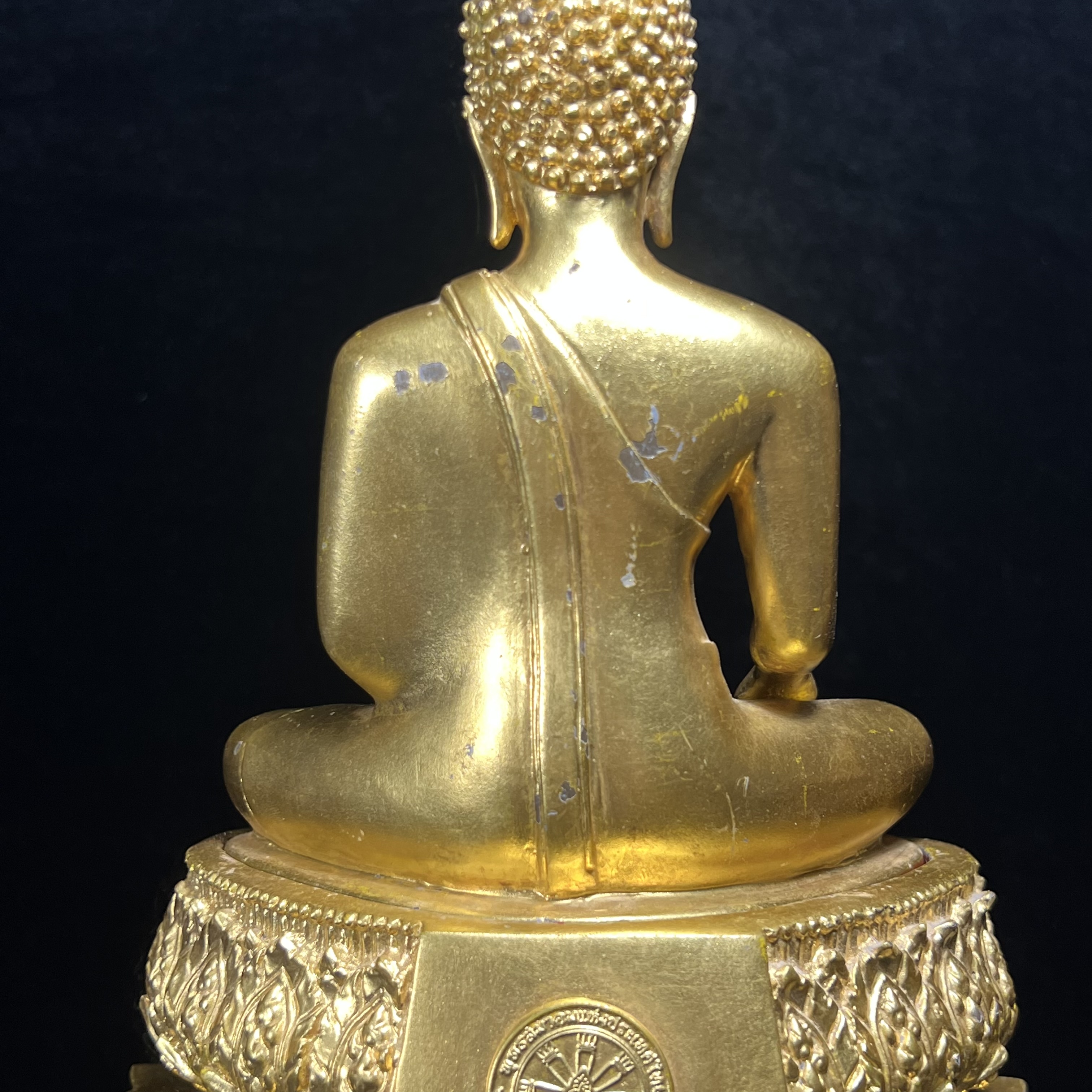 พระพุทธสิงหธรรมมงคล ภปร. รุ่นแรก พุทธสมาคมแห่งประเทศไทย ในพระบรมราชูปถัมภ์ จัดสร้าง ปี2547 เนื้อโลหะผสมปิดทอง หน้าตัก 5 นิ้ว(1 ใน 1999 องค์)หายาก