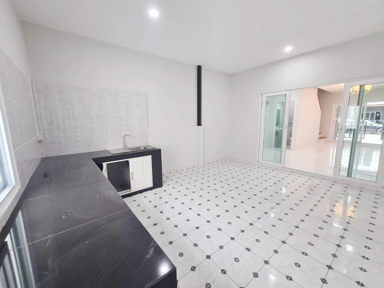 For Rent : Kathu, 2-story townhome, 2 bedrooms 2 bathrooms