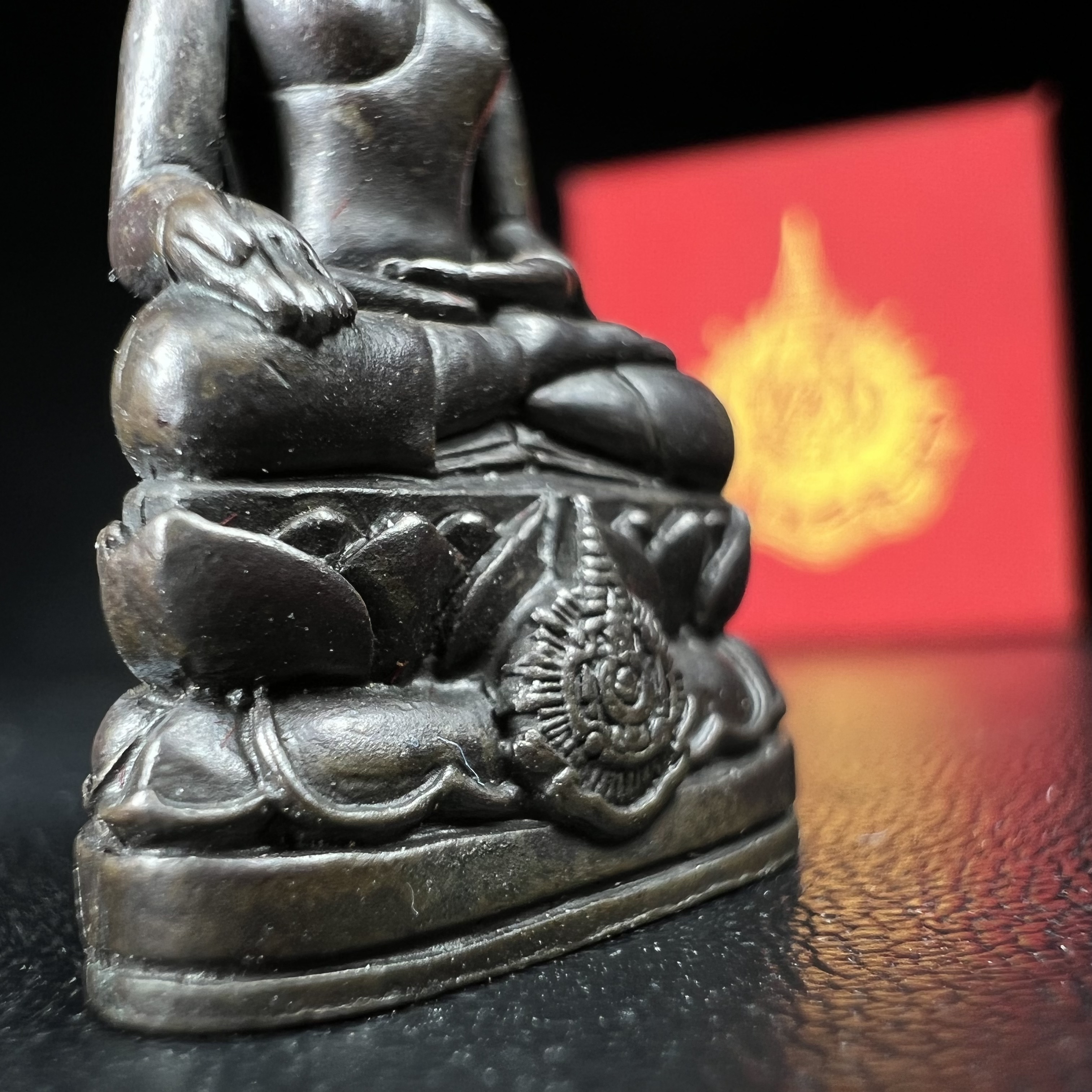 พระกริ่งไพรีพินาศ เฉลิมพระเกียรติ พระบาทสมเด็จพระเจ้าอยู่หัวรัชกาลที่9 พระชนมพรรษา 6 รอบ ปี2542 เนื้อนวโลหะผสมทองคำ(บรรจุเหล็กไหล)ดีนอก-ดีใน