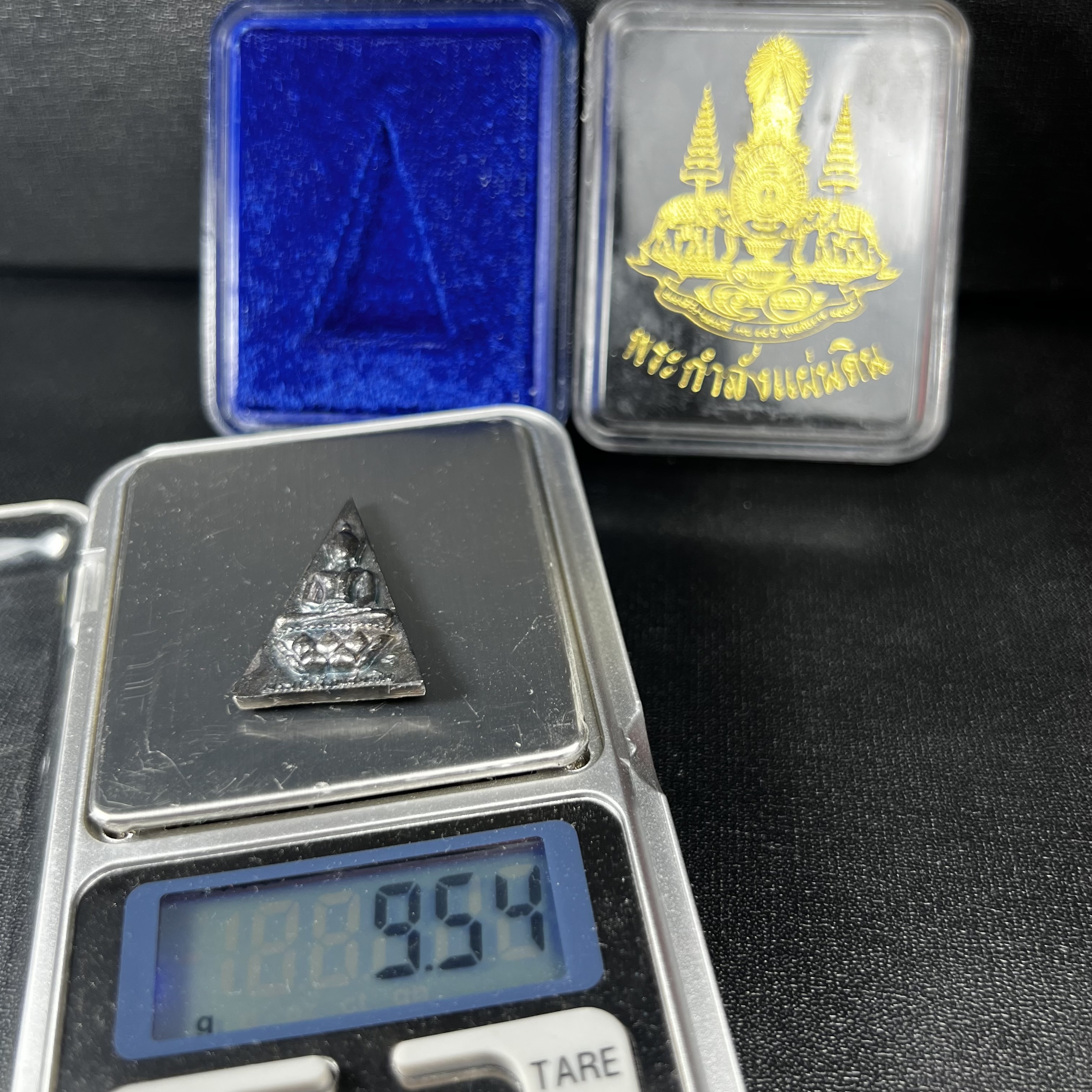 พระกำลังแผ่นดิน (สมเด็จจิตรลดา2) จัดสร้างเฉลิมพระเกียรติ ร.9 ครองราชย์ 50 ปี 2539 เนื้อเงิน+เนื้อนวโลหะ(สร้างน้อยหายาก)พร้อมกล่องบรรจุเดิม(1ใน2539องค์)