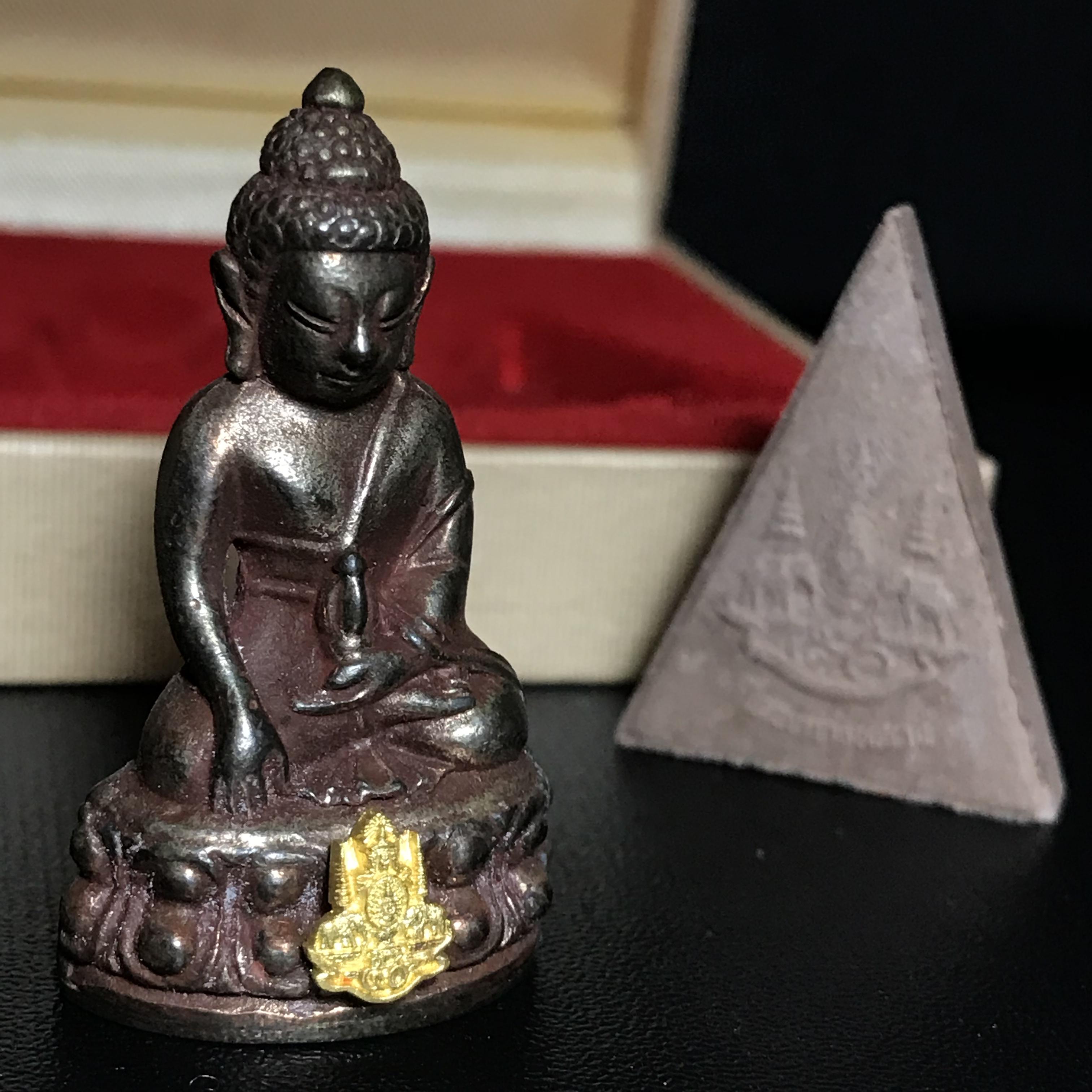 พระกริ่งเจริญโภคทรัพย์ พระพิมพ์จิตรลดา ที่ระลึกโครงการหลวง ปี2539(ชุดกรรมการหายาก)(1ใน1999ชุด)