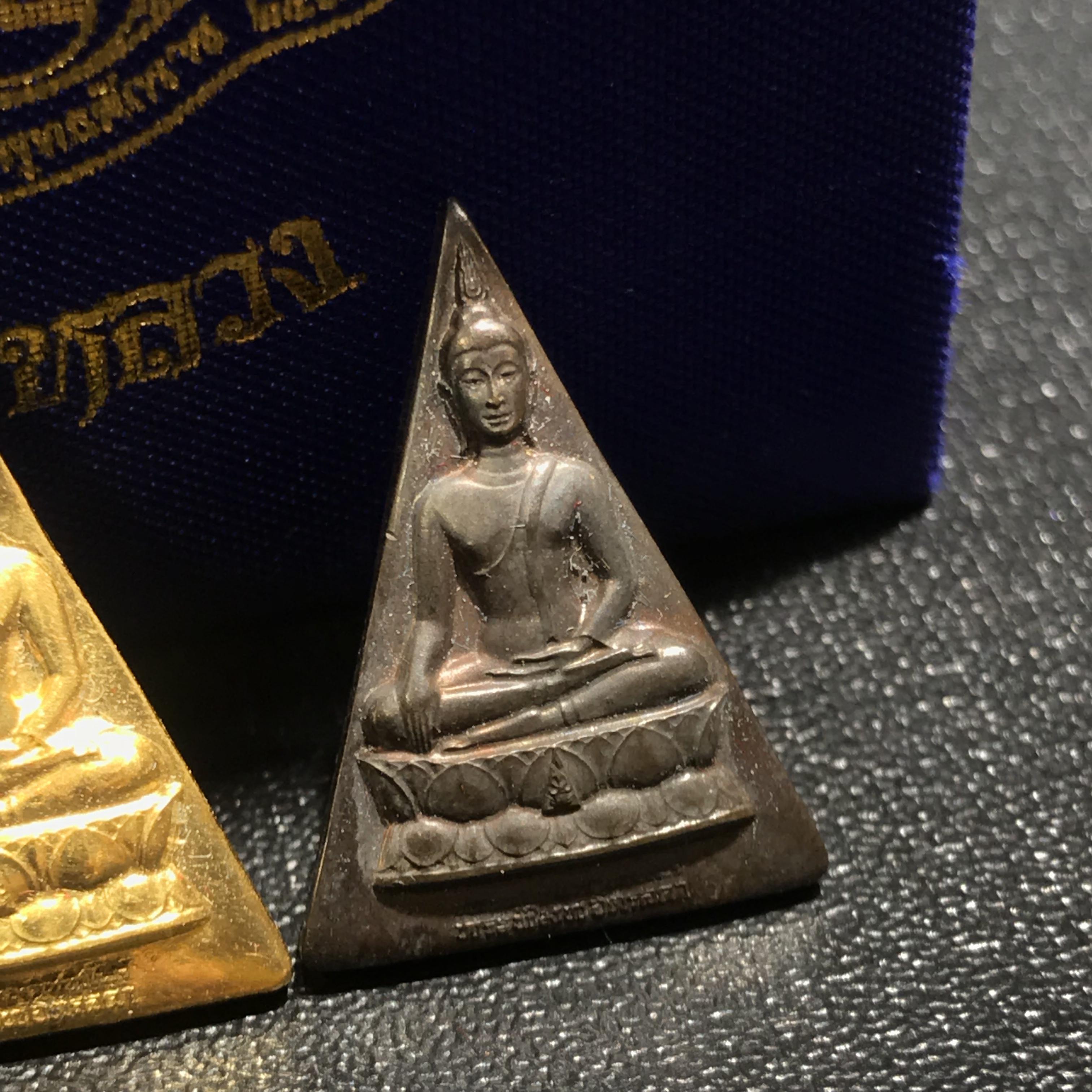 พระพุทธนวราชบพิตร พระพิมพ์จิตรลดา โครงการหลวง ปี 2539 ชุดทองคำพิมพ์เล็ก(1ใน5000ชุด)