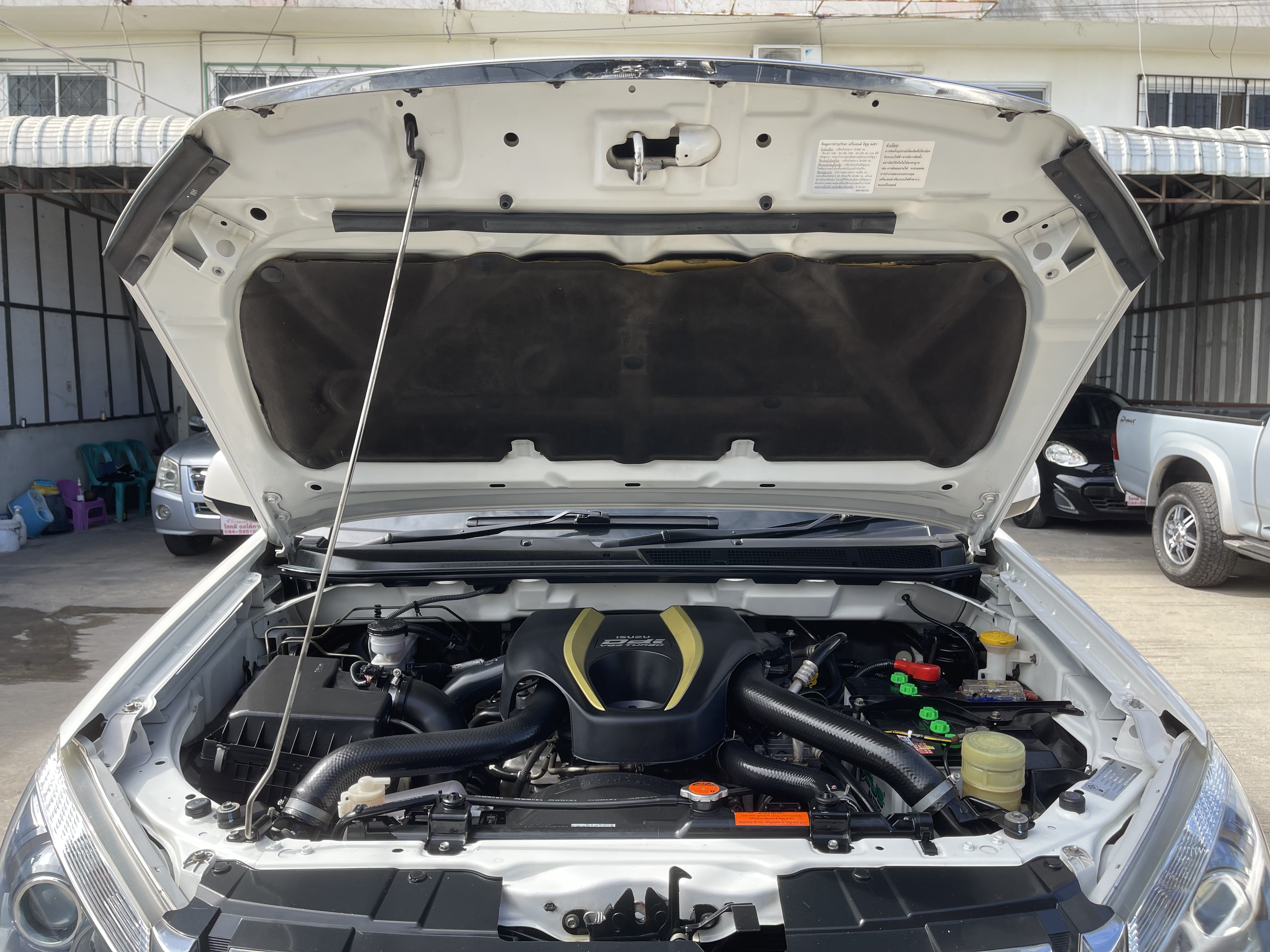 Isuzu Dmax All New 4ประตู Hilander 2.5 Vgs Z Dvd 2015 ขาวมุก