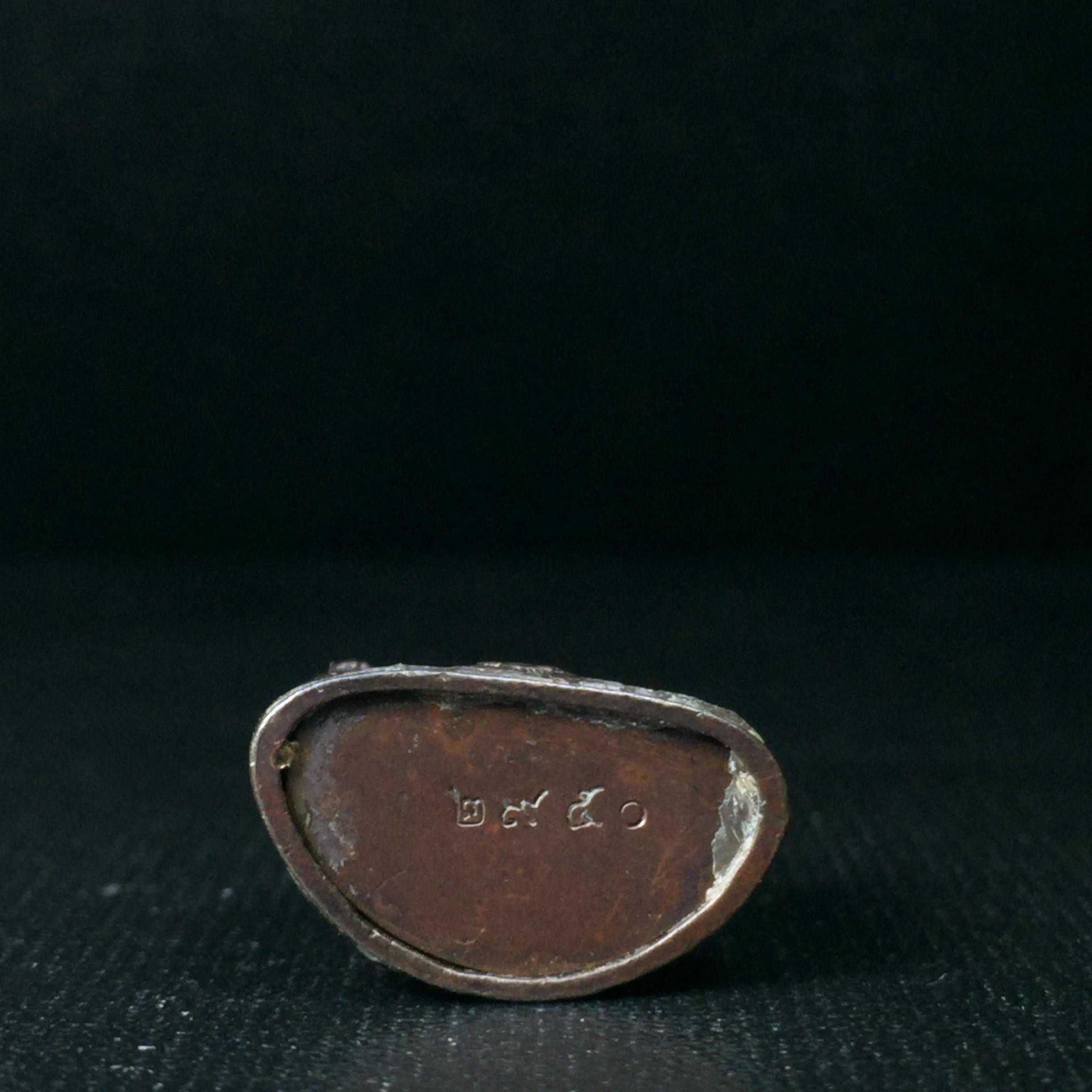 พระกริ่งไพรีพินาศ เฉลิมพระเกียรติ พระบาทสมเด็จพระเจ้าอยู่หัวรัชกาลที่9 พระชนมพรรษา 6 รอบ ปี2542 เนื้อนวโลหะผสมทองคำ(บรรจุเหล็กไหล)ดีนอก-ดีใน