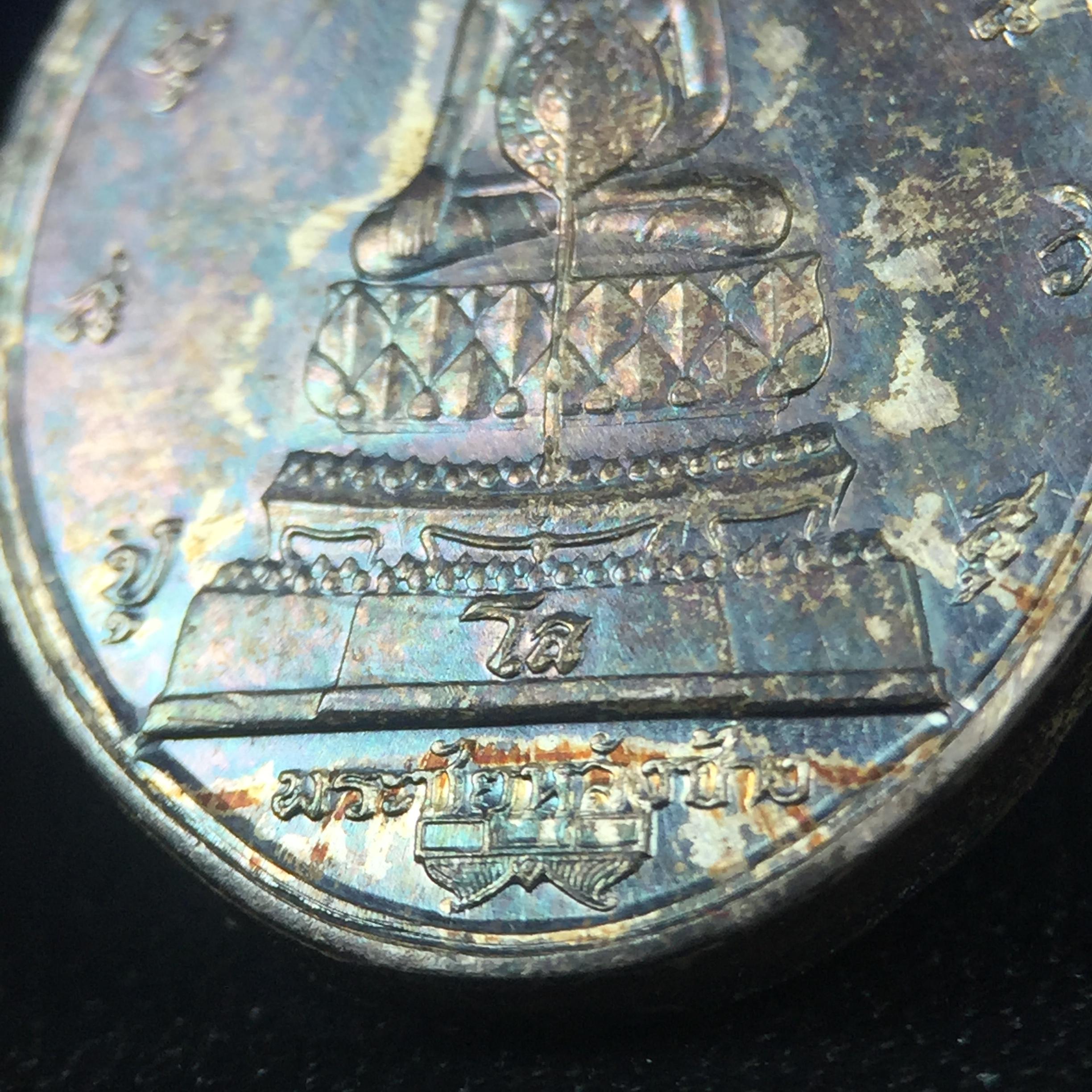 เหรียญพระชัยหลังช้าง ภปร. ครบ 5 รอบ ในหลวงรัชกาลที่9 พ.ศ.2530 พิมพ์เล็ก เนื้อเงิน(หนัก 2 สลึง)(สภาพผิวเดิมขึ้นสีรุ้งธรรมชาติสวยมาก)หายาก สภาพสวยเดิมพร้อมกล่องบรรจุเดิมครบสมบูรณ์(พิธีใหญ่ รุ่นยอดมนิยม)