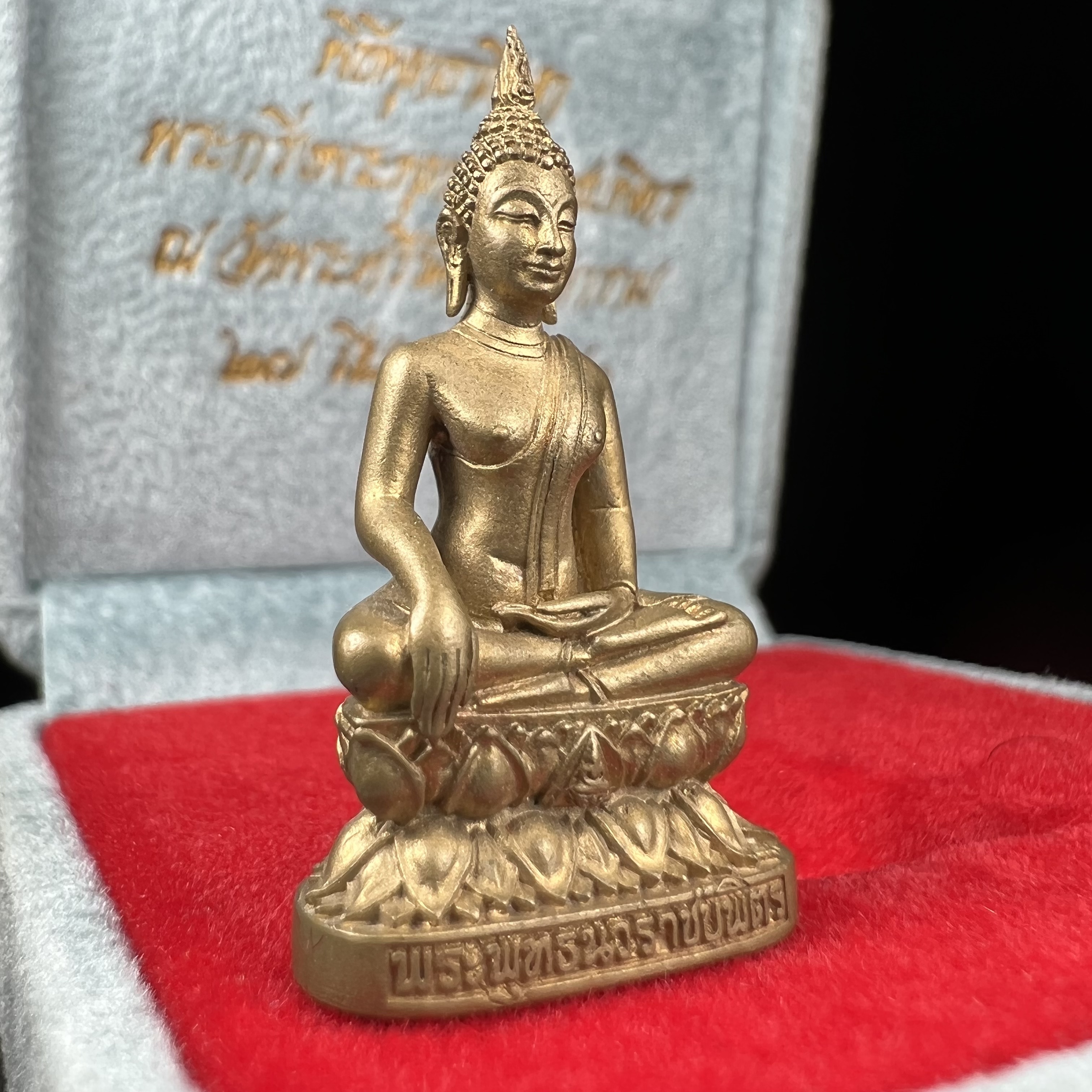 พระกริ่งพระพุทธนวราชบพิตร ครองสิริราชสมบัติครบ 50 ปี พ.ศ.2540 เนื้อทอง93 ชุดพระราชทาน(หายาก)