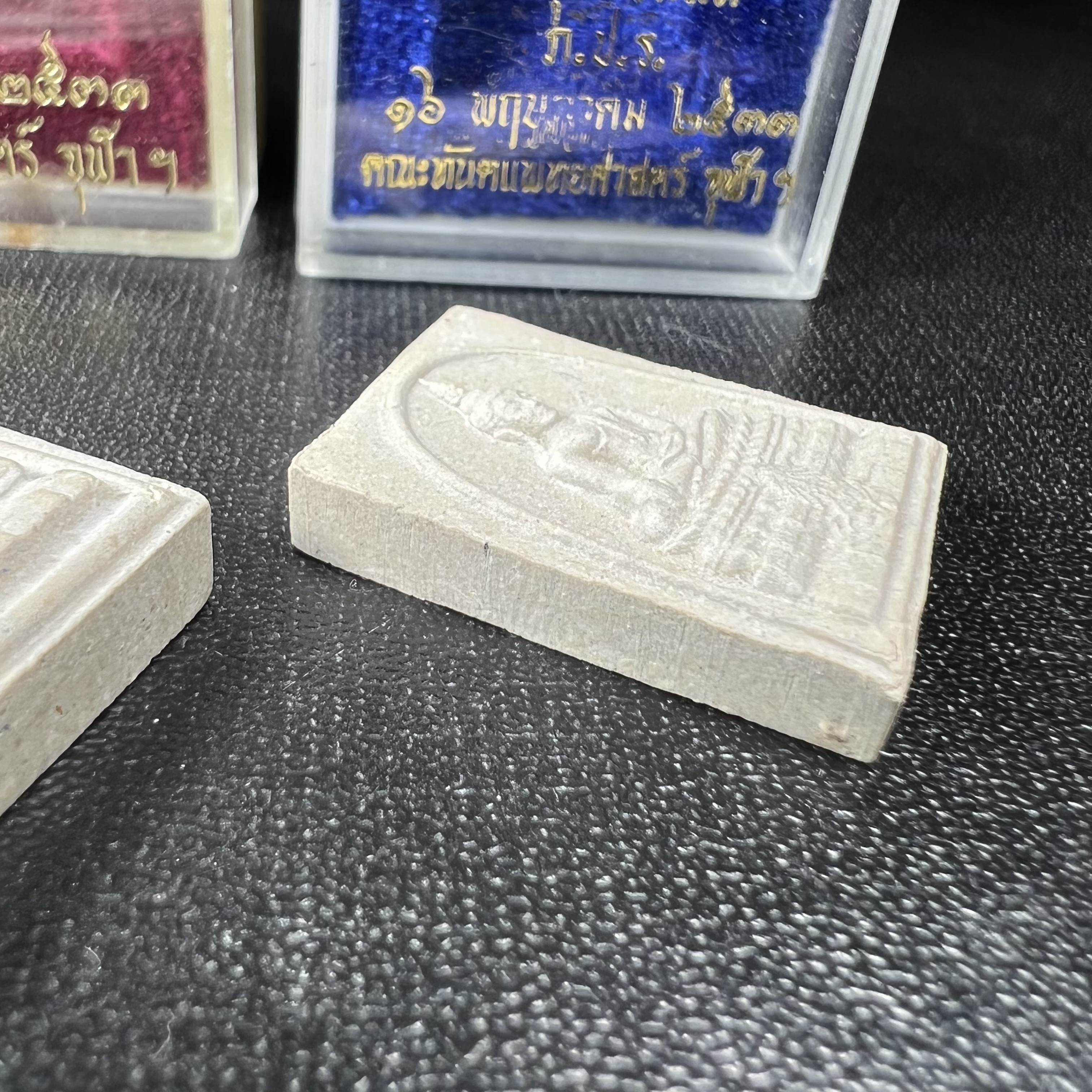 พระพุทธชินสีห์ ภปร. ทันโต เสฏโฐ ปี2533 (พิมพ์ใหญ่+พิมพ์เล็ก) บรรจุพระทนต์ในหลวง รุ่นเดียวในประวัติศาสตร์ ****รุ่นนี้ขอแนะนำ****