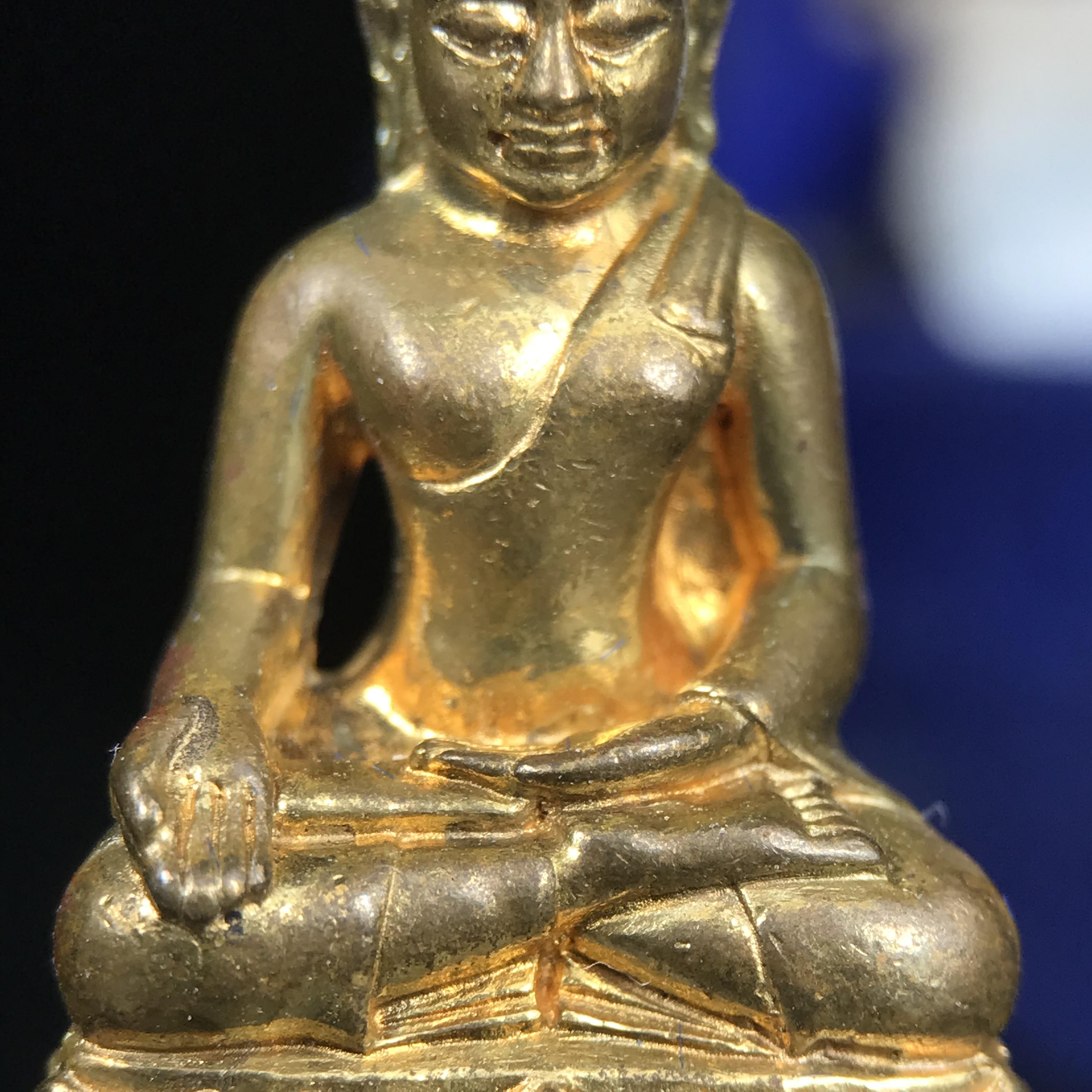 พระกริ่งไพรีพินาศ บรรจุเหล็กไหล ครั้งแรกและครั้งเดียวในประวัติศาสตร์ เฉลิมพระเกียรติ พระบาทสมเด็จพระเจ้าอยู่หัวรัชกาลที่9 พระชนมพรรษา 6 รอบ ปี2542 เนื้อสัมฤทธิ์(บรรจุเหล็กไหล)ดีนอก-ดีใน พิธีใหญ่ มวลสารเด่น (หายาก)