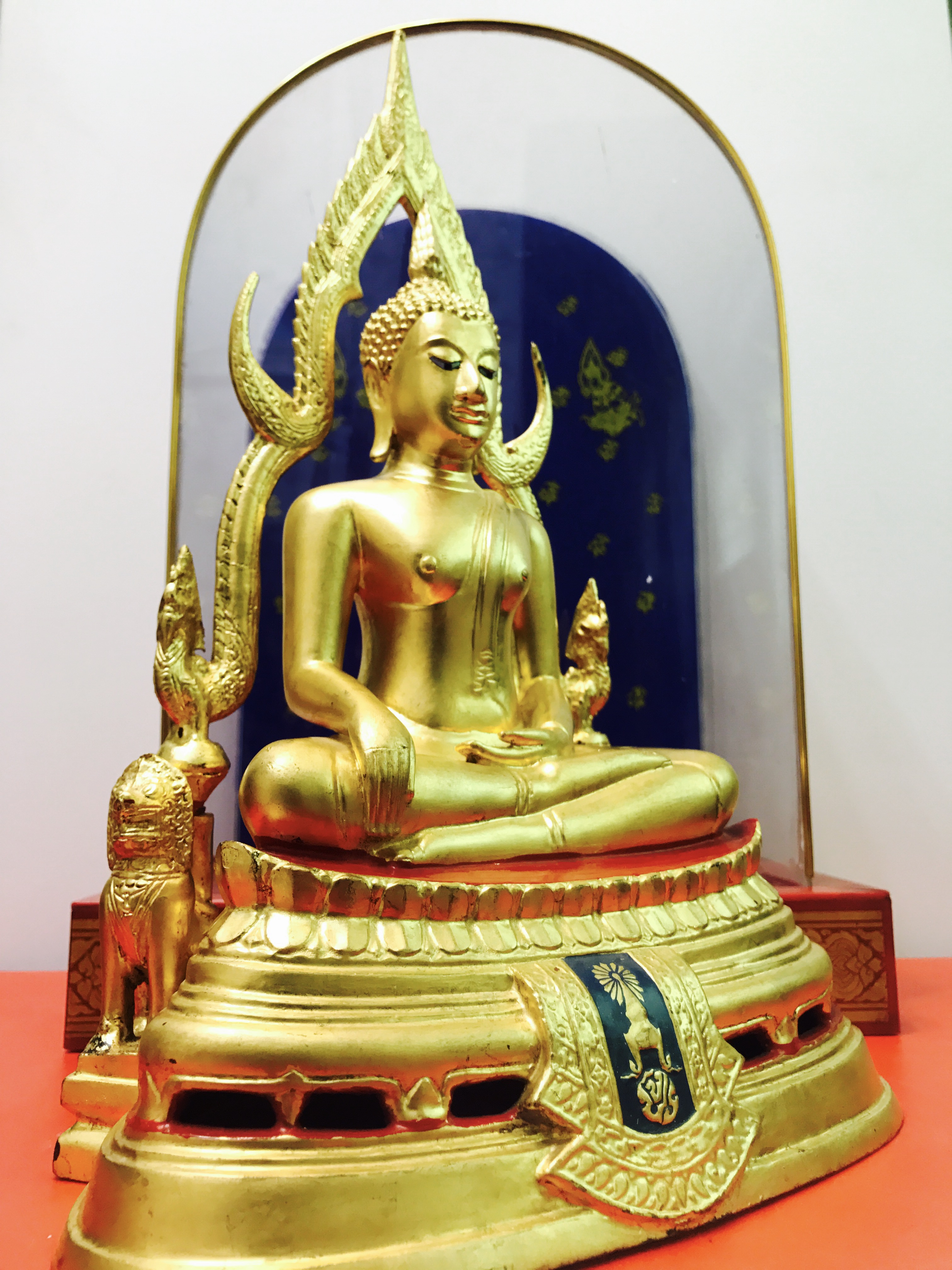 พระพุทธชินราช จปร วัดเบญจมบพิตร ปี 2519 หน้าตัก 5.9 นิ้ว หล่อดินไทย ปิดทองเดิมพร้อมครอบตู้เดิม(ในหลวงและราชินีเสด็จฯเททอง)