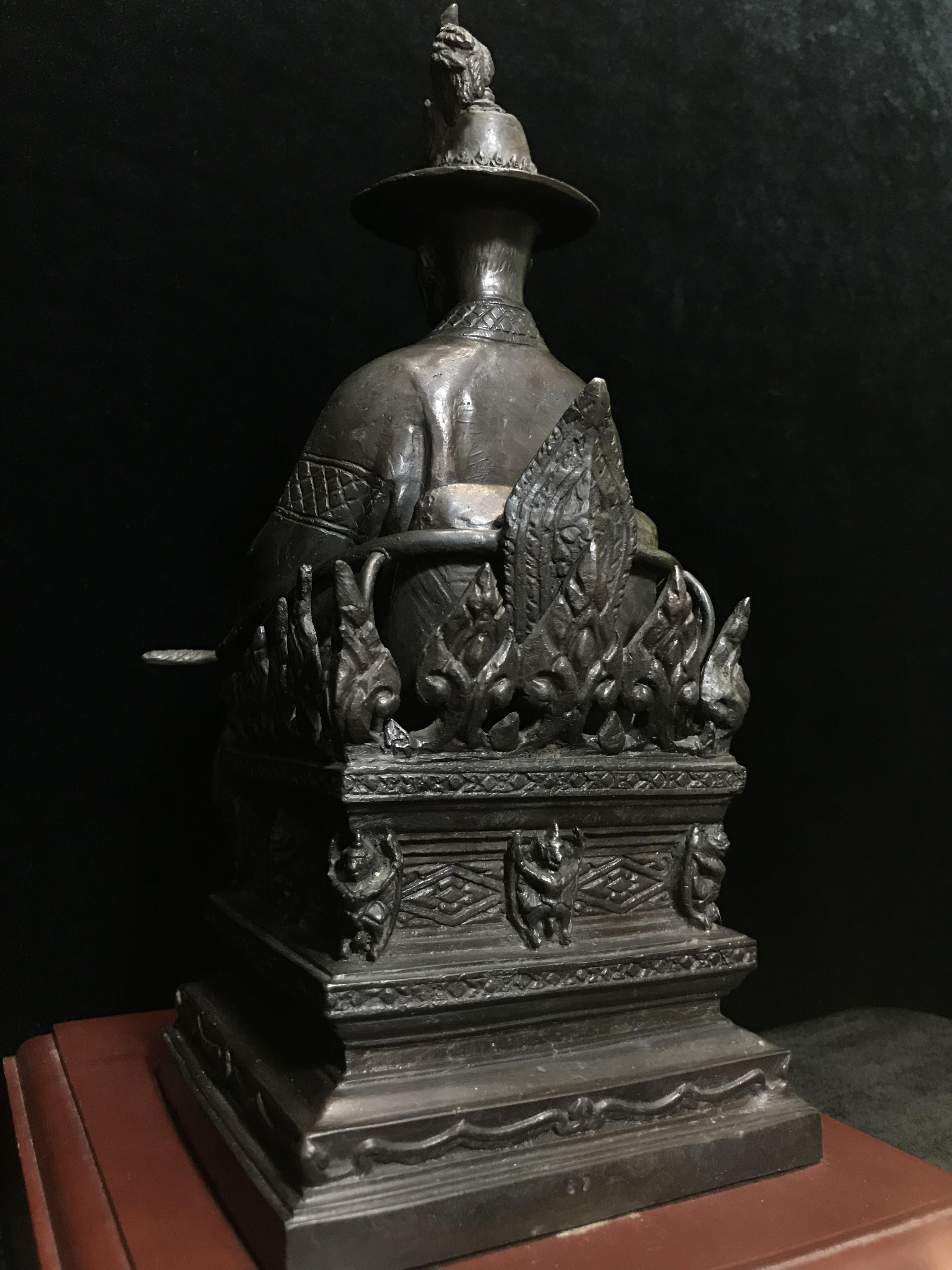 พระบรมรูปหล่อพระบาทสมเด็จพระพุทธยอดฟ้าจุฬาโลกมหาราช (ร.1) ทรงนั่งบัลลังก์ จัดสร้างโดยรัฐสภาผู้แทนราษฎร เนื้อโลหะสัมฤทธิ์ ปี 2539(หายาก)