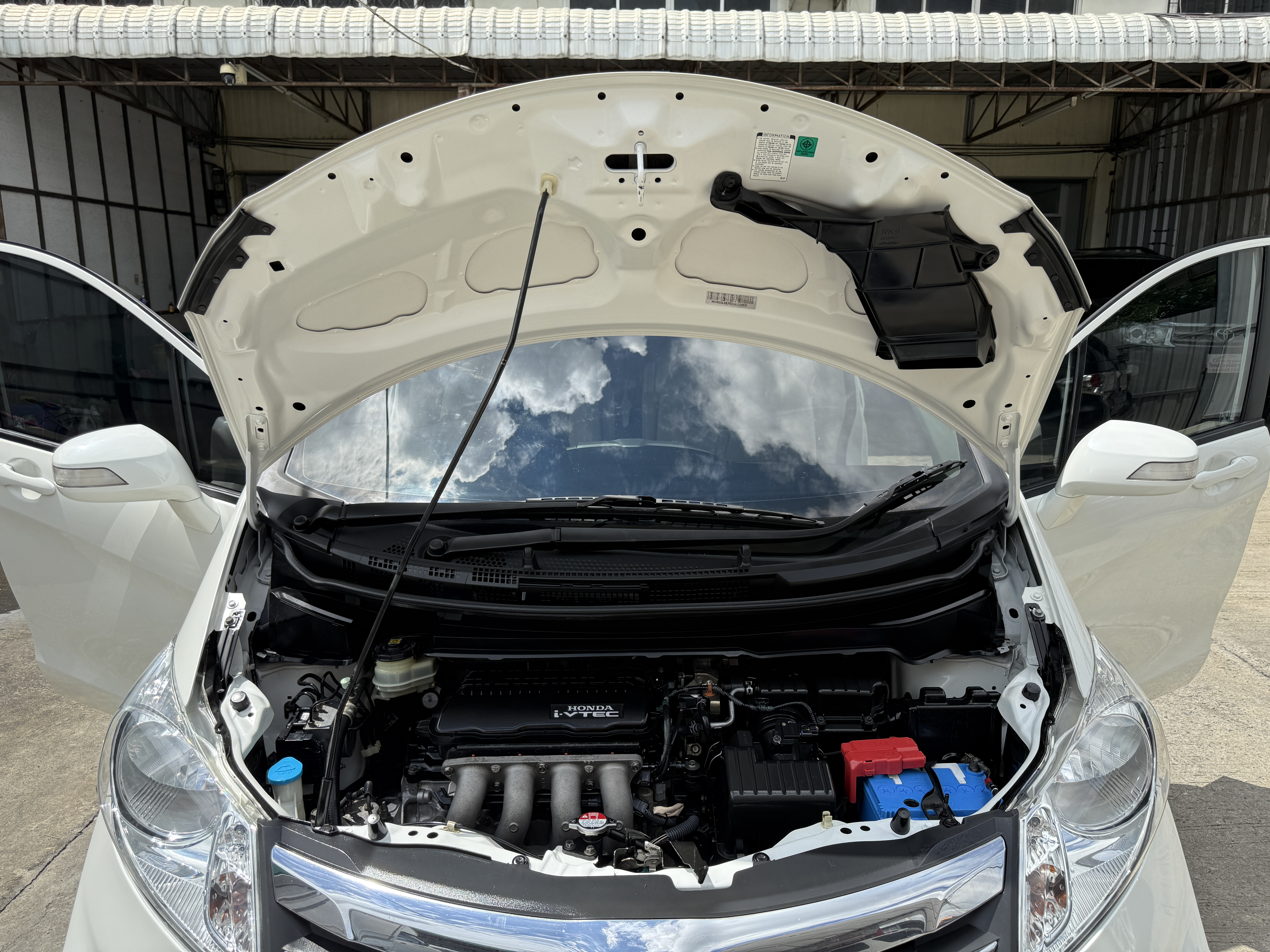 Honda Freed 1.5 E แอร์หลัง At 2015 ขาวมุก