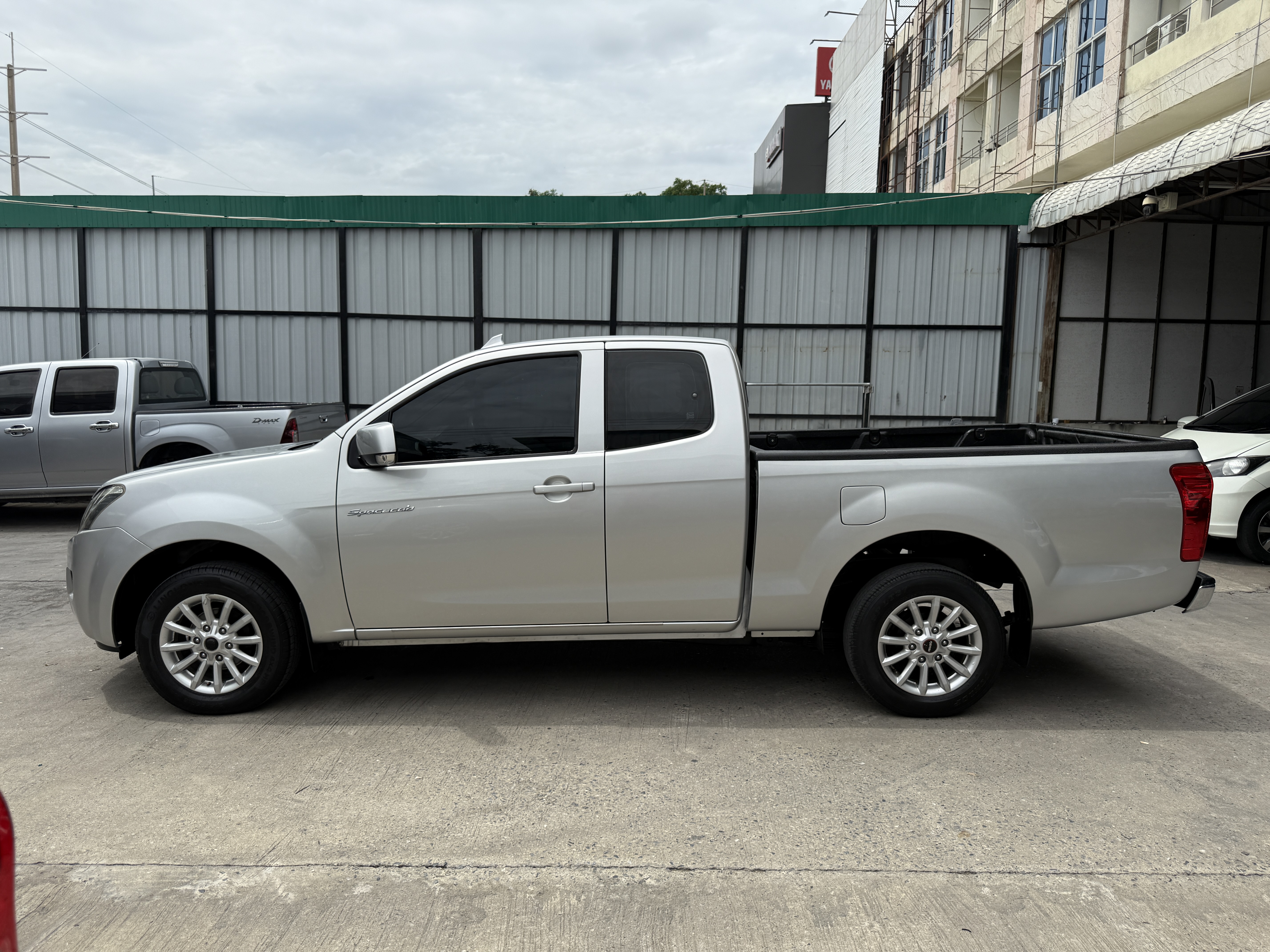 Isuzu Dmax All New Cab 2.5 Vgs Z 2015 เงิน