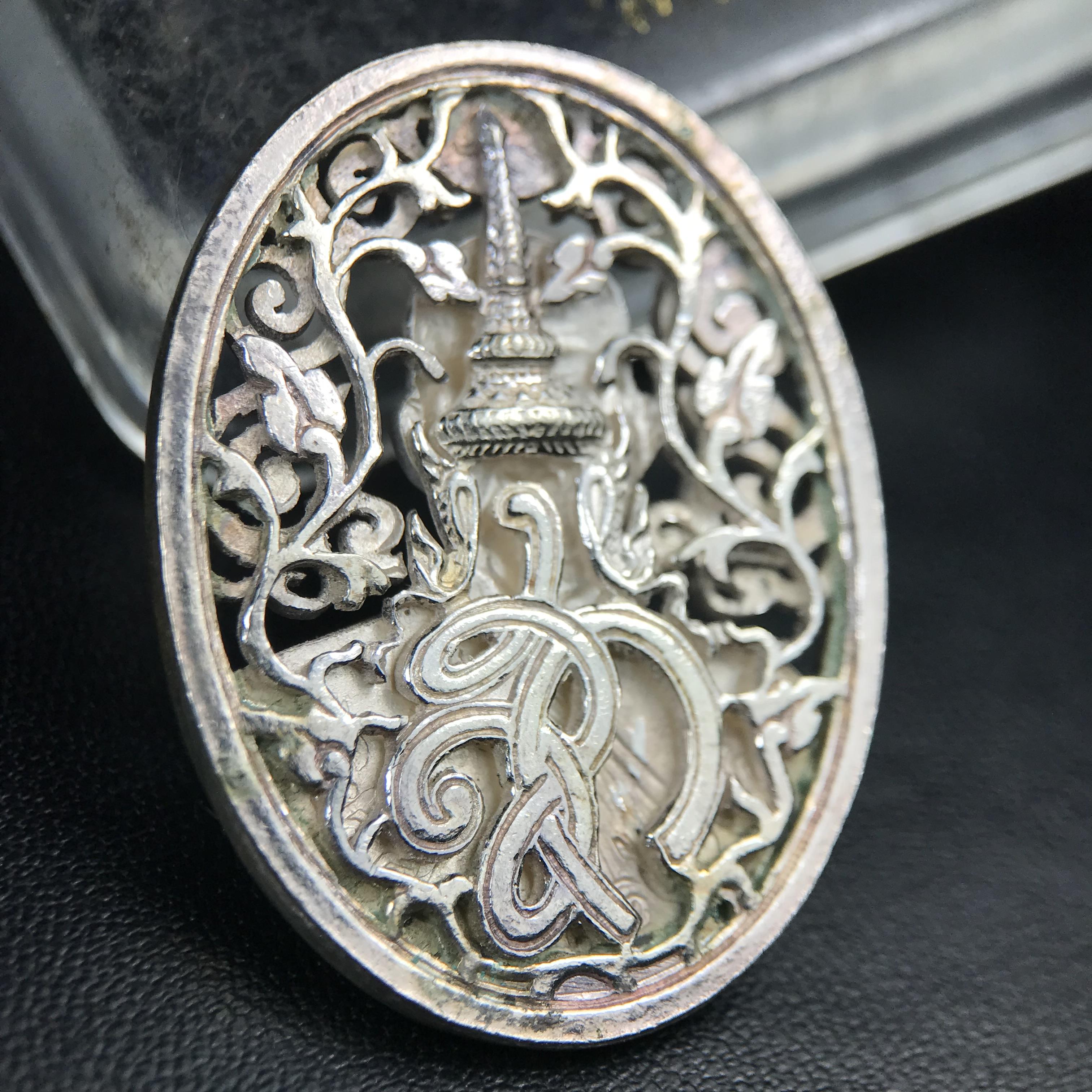 เหรียญหลวงพ่อคูณ ปริสุทโธ วัดบ้านไร่ รุ่น สก. ปี 2536 พิมพ์ลายฉลุ เนื้อเงิน(สวย งดงาม หายาก) งานมหามงคลเฉลิมพระชนมพรรษา 5 รอบ สมเด็จพระบรมราชินีนาถ จัดสร้างโดย กองพลทหารราบที่๒ ทหารเสือราชินี รักษาพระองค์ (พิธีใหญ่ ประวัติชัดเจน อีกหนึ่งรุ่นยอดนิยม)