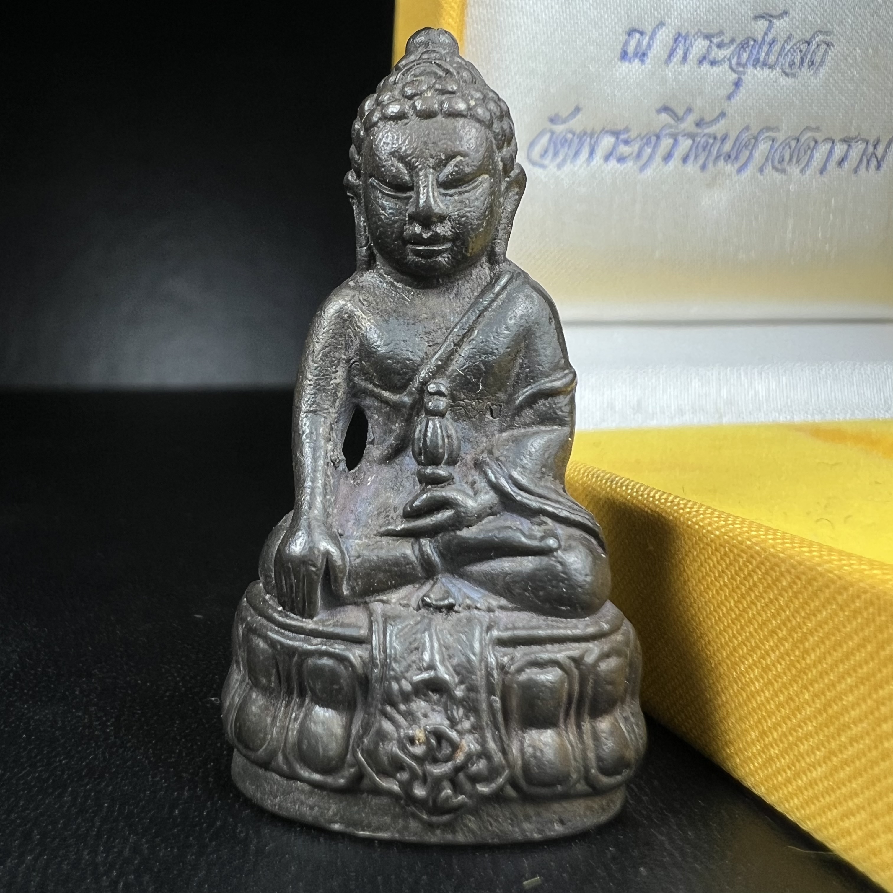พระกริ่ง ภปร รุ่นสร้างหอพระมหาวิทยาลัยธรรมศาสตร์ ปี2542 เนื้อนวโลหะ มหาพิธี 3วาระอันยิ่งใหญ่(1ใน5000องค์)