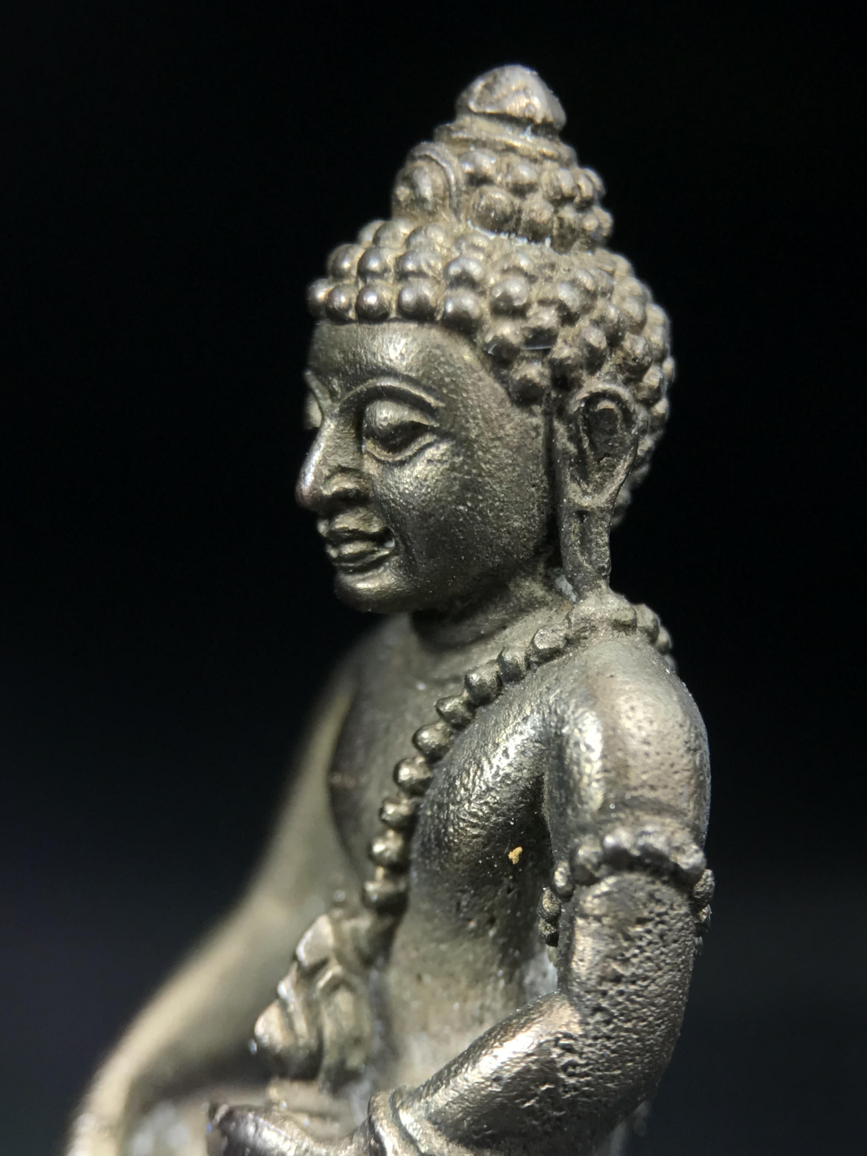 พระกริ่งศิรากาศ ภปร.(พระกริ่งคุ้มเกล้า)วัตถุมงคล"คุ้มเกล้าฯ" มูลนิธิ “คุ้มเกล้า” ในพระบรมราชูปถัมภ์ จัดสร้าง โรงพยาบาลภูมิพล เนื้อนวโลหะ(พิมพ์หน้าไทย)(ในหลวงรัชกาลที่9เสด็จเททอง)(พิธีใหญ่)(นิยม)