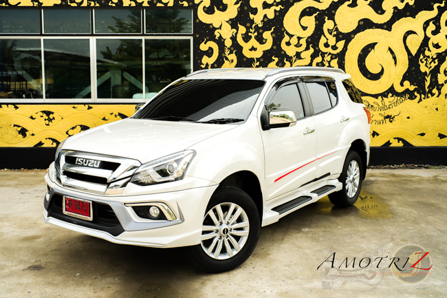 Isuzu MU-X 2017 body kits with four exhaust pipes by Amotriz