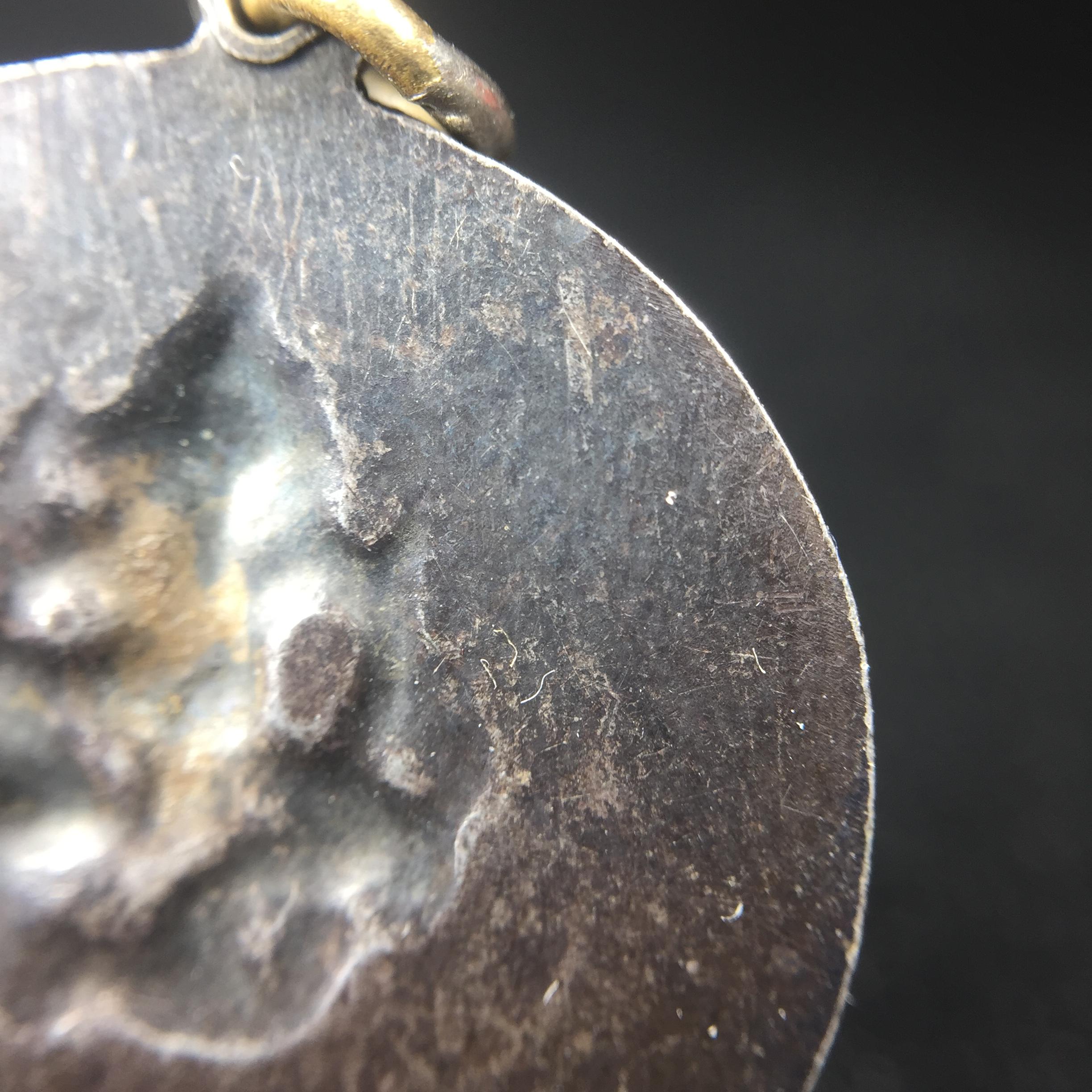 เหรียญพระพิฆเนศวร ปี 2513 จัดสร้างโดย "ท่านอาจารย์ ฉลาด เค้ามูลคดี" เนื้อเงินลงยา(สภาพสวยเดิม ผิวเงินเดิม ผิวลงยาติดเต็มไม่มีกระเทาะ)พิธีใหญ่เป็นเหรียญที่อยู่ในความนิยมสะสมของกลุ่มดารา ศิลปิน หายาก