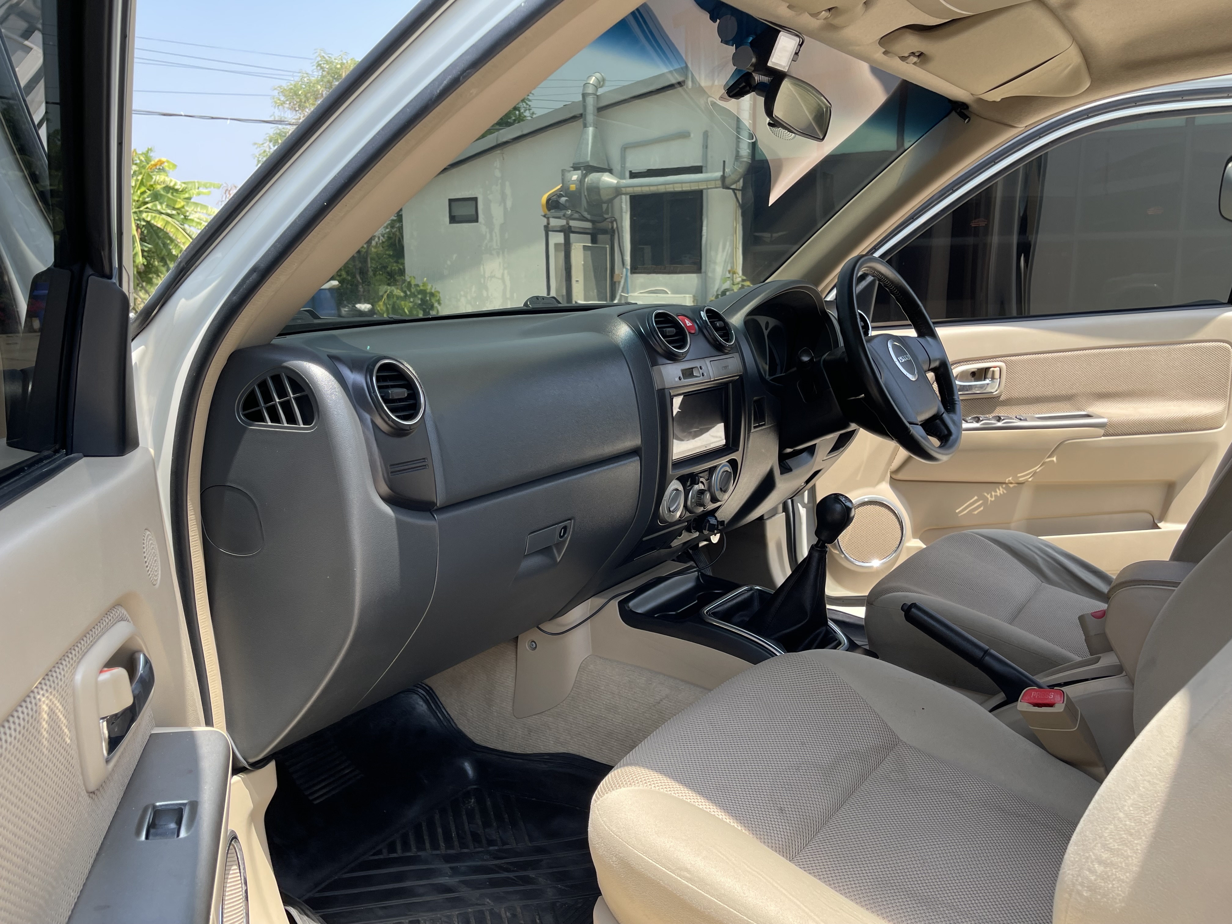 Isuzu Dmax 4ประตู Hilander 3.0 Vgs Navi 2010 ขาวมุก