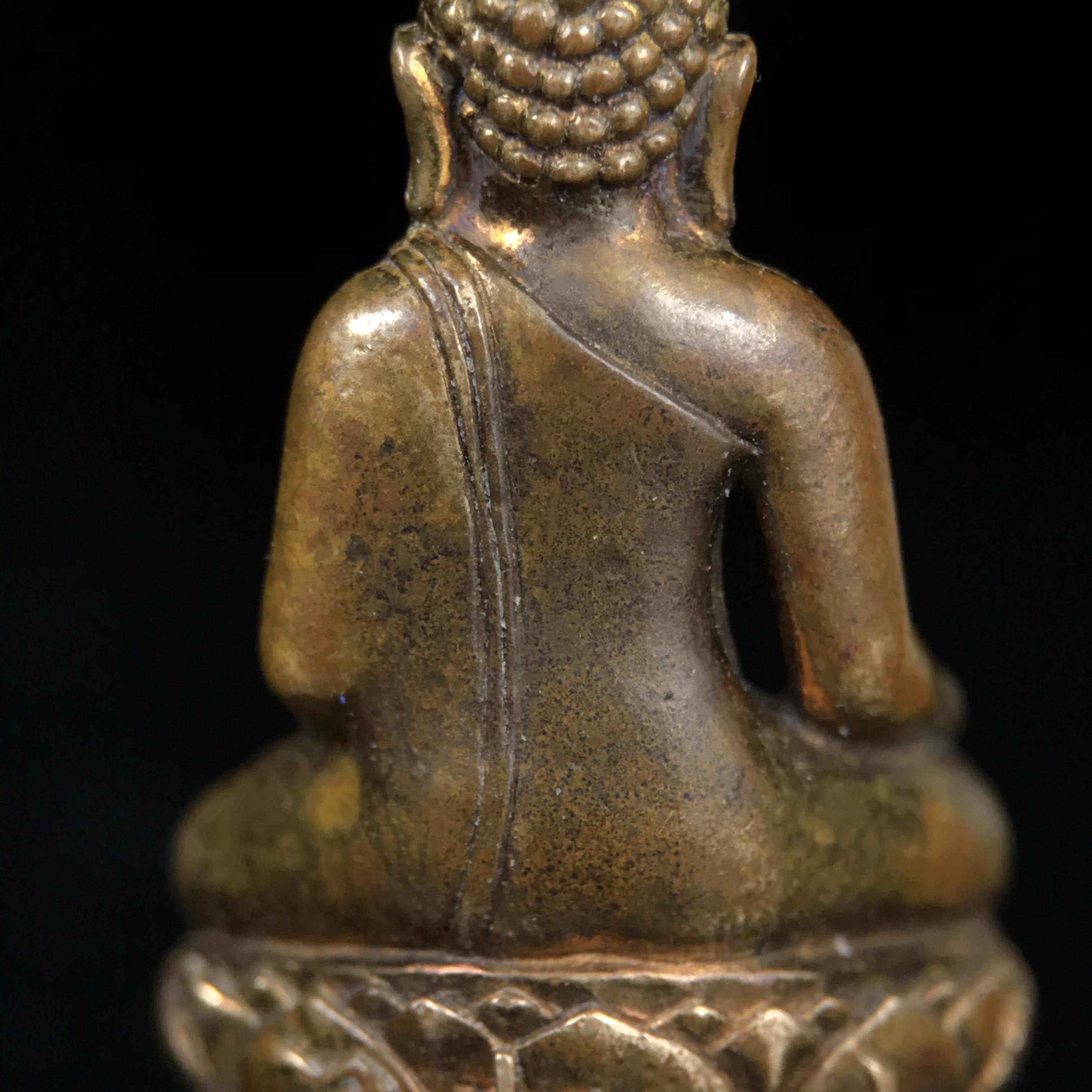 พระกริ่งไพรีพินาศ บรรจุเหล็กไหล ครั้งแรกและครั้งเดียวในประวัติศาสตร์ เฉลิมพระเกียรติ พระบาทสมเด็จพระเจ้าอยู่หัวรัชกาลที่9 พระชนมพรรษา 6 รอบ ปี2542 เนื้อสัมฤทธิ์(บรรจุเหล็กไหล)ดีนอก-ดีใน พิธีใหญ่ มวลสารเด่น(พิเศษกรรมการ ตอก 2 โค๊ต หมายเลข ๒๒๑๘)หายาก