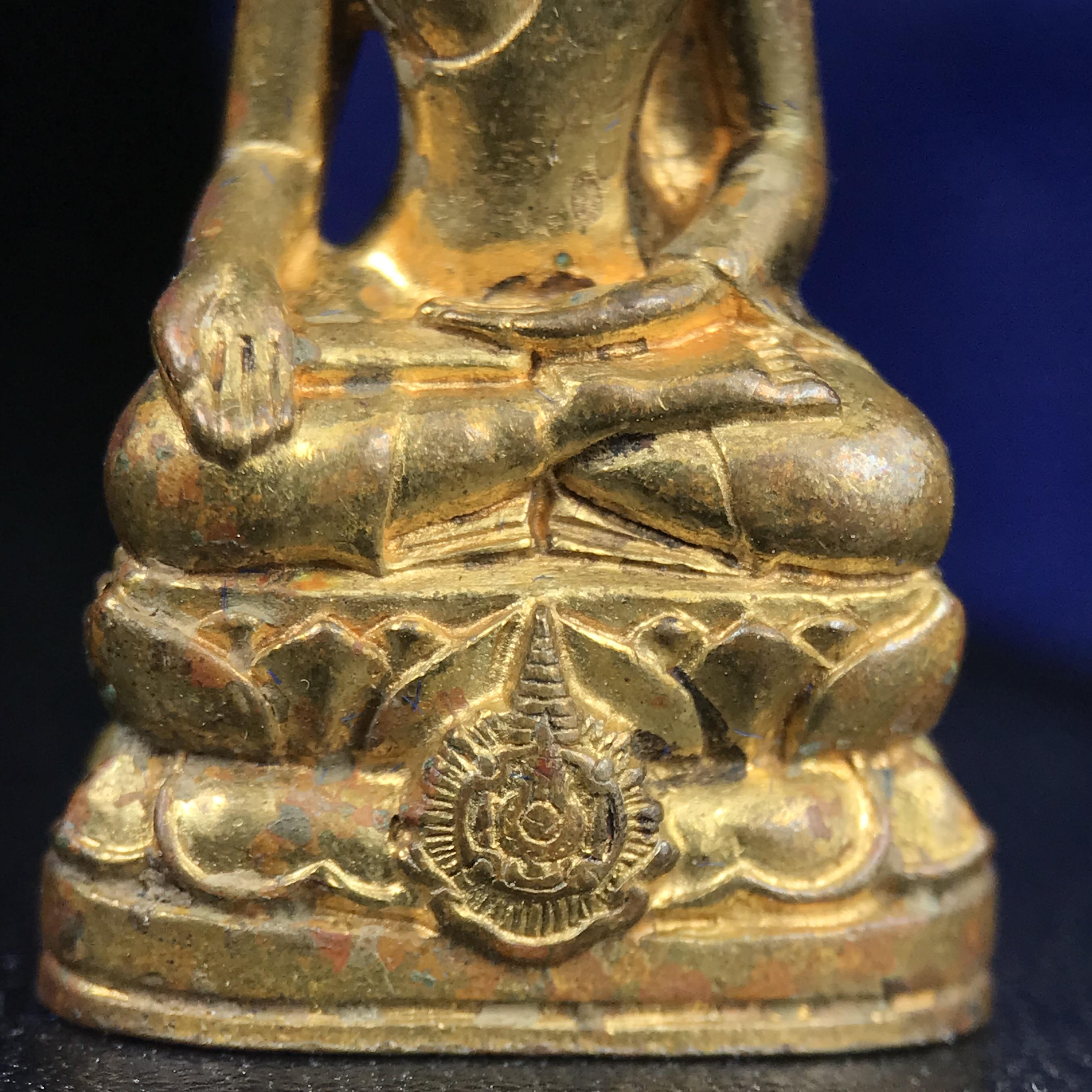 พระกริ่งไพรีพินาศ บรรจุเหล็กไหล ครั้งแรกและครั้งเดียวในประวัติศาสตร์ เฉลิมพระเกียรติ พระบาทสมเด็จพระเจ้าอยู่หัวรัชกาลที่9 พระชนมพรรษา 6 รอบ ปี2542 เนื้อสัมฤทธิ์(บรรจุเหล็กไหล)ดีนอก-ดีใน พิธีใหญ่ มวลสารเด่น (หายาก)***กล่องบรรจุเก่าชำรุดตามรูป***