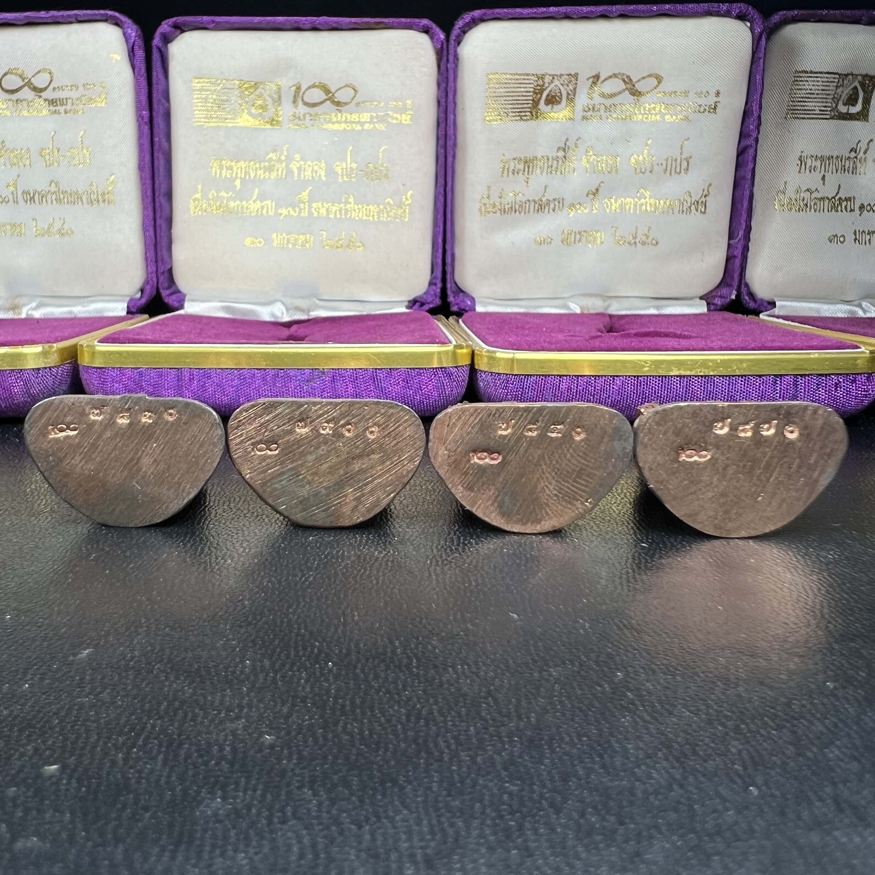 พระกริ่งพระพุทธนรสีห์ จปร.+ภปร. ครบรอบ 100 ปี ธนาคารไทยพาณิชย์ เนื้อนวโลหะ ปี 2550 สมเด็จพระเทพรัตนราชสุดาฯ เสด็จเป็นองค์ประธานในพิธีเททอง(พุทธศิลป์งดงาม)ด้านหน้าฐานประดับด้วยตราสัญลักษณ์พระปรมาภิไธยย่อ "จปร" และ "ภปร" เคียงคู่กันเป็นค