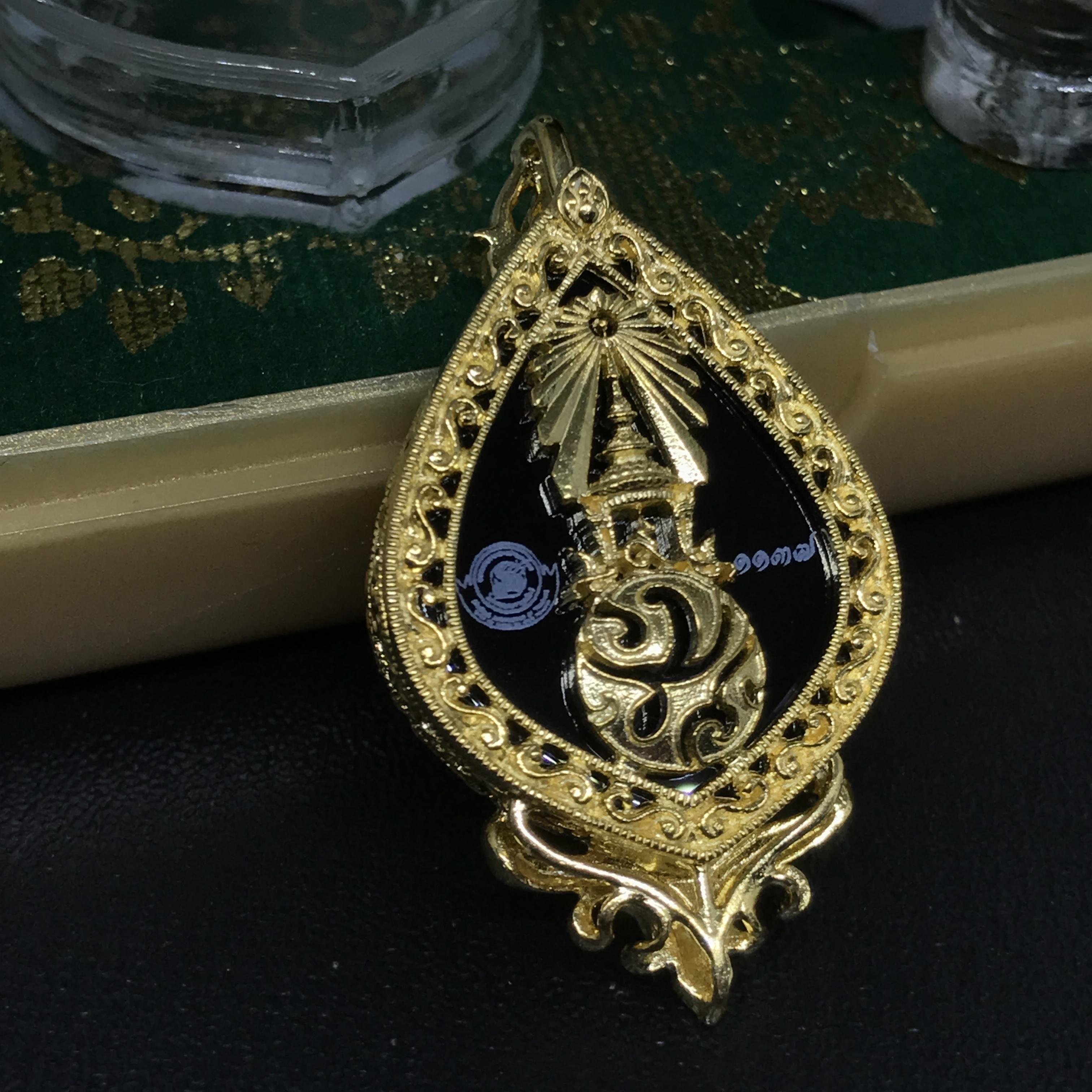 เหรียญพระพุทธชินราช(จำลอง) ภปร 84พรรษา ทรงหยดน้ำ เนื้อทองคำ(20*36 มม.)(นิยมหายาก)