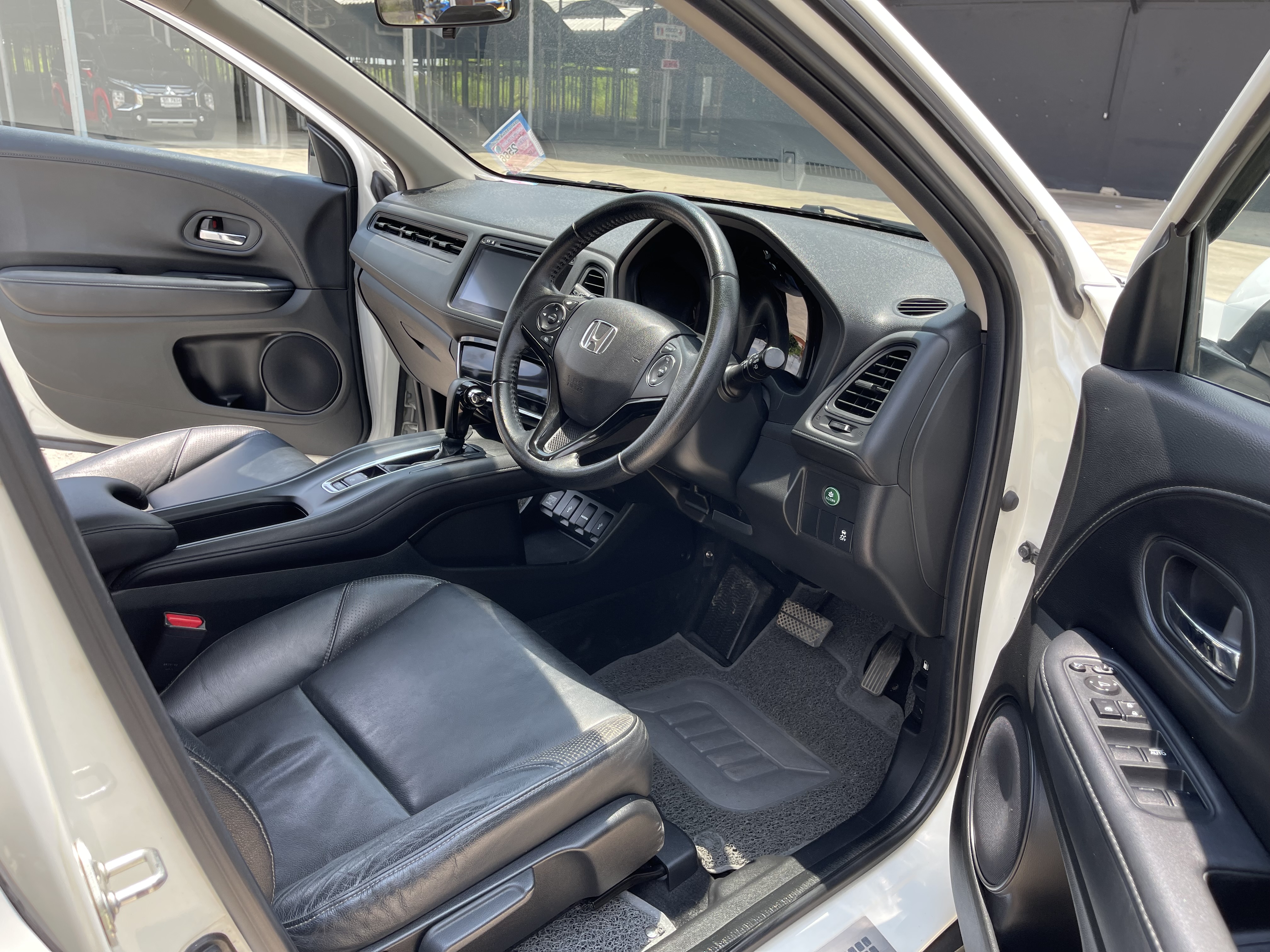 Honda Hrv 1.8 E At 2015 ขาวมุก