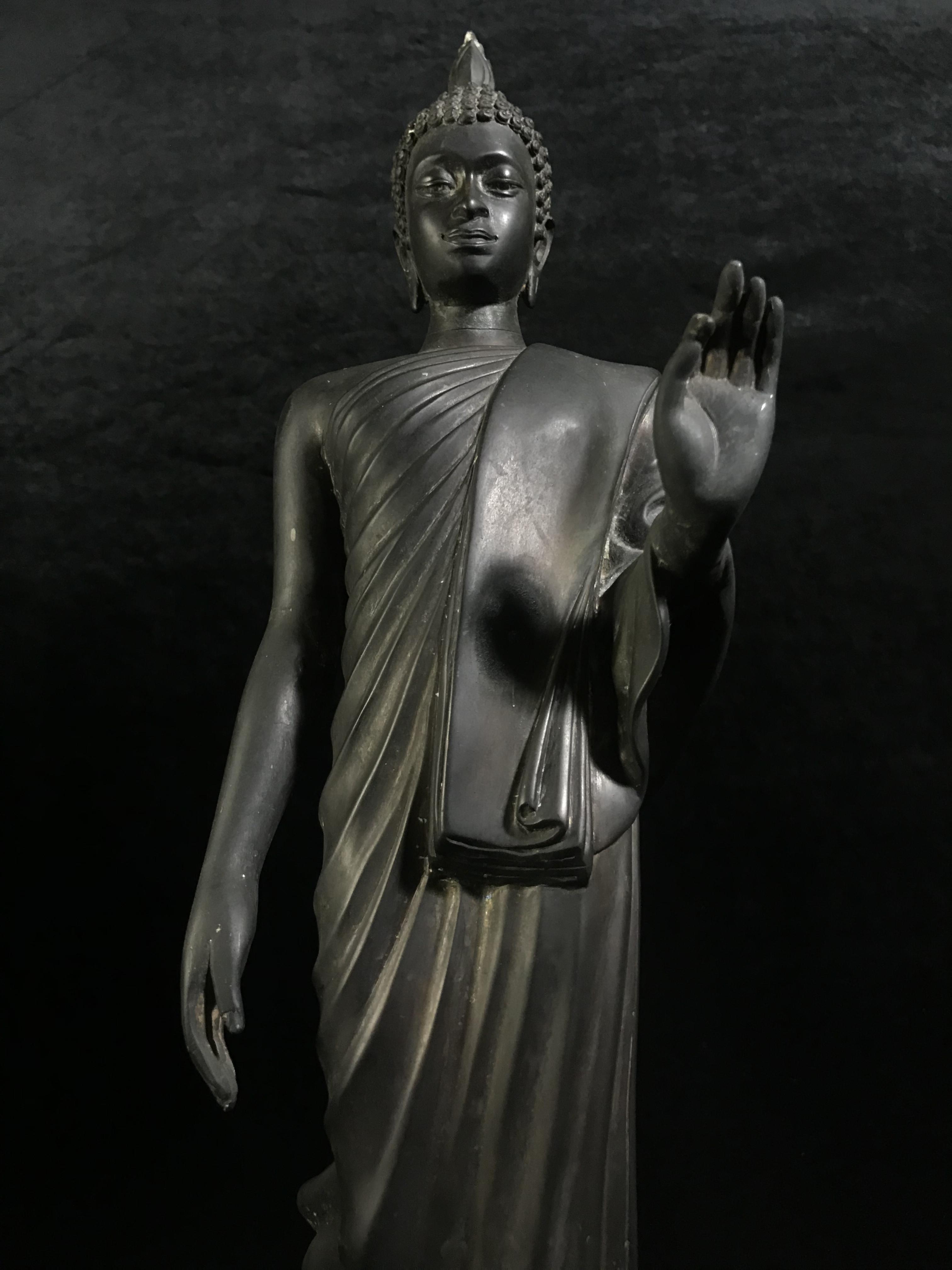 พระบูชา 25พุทธศตวรรษ พระศรีศากยะทศพลญาณ ประธานพุทธมณฑลสุทรรศน์ ปี 2531 ตราสัญลักษณ์พระราชพิธีรัชมังคลาภิเษก ปี 2531 หมายเลข (๑๕)๕๘๓ ขนาดความสูง 15 นิ้ว รวมฐานสูง 18 นิ้ว(นิยมหายาก)