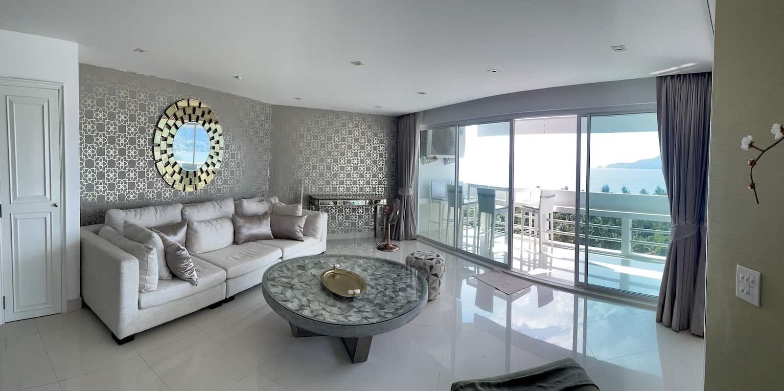 For Sales : Patong, Seaview Luxurious condo, 2 Bedrooms 2 Bathrooms 14th flr.