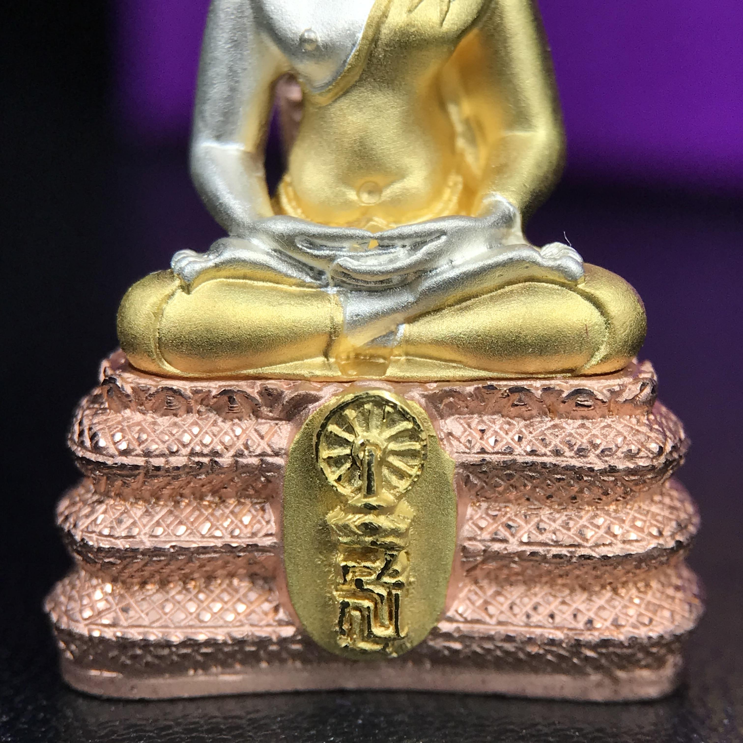 พระนาคปรก สธ. รุ่นสร้างพระอุโบสถเฉลิมพระเกียรติ 4 รอบ 84 พรรษา สมเด็จพระเทพรัตนราชสุดาฯ วัดบวรนิเวศวิหาร ปี 2543 พิมพ์ใหญ่ เนื้อเงินบริสุทธิ์ ชุบสามกษัตริย์แบบพ่นทรายขัดเงาบางส่วน(สภาพ สวย )พิธีใหญ่ พุทธศิลป์งดงาม หายาก (1 ใน 1999 องค์)