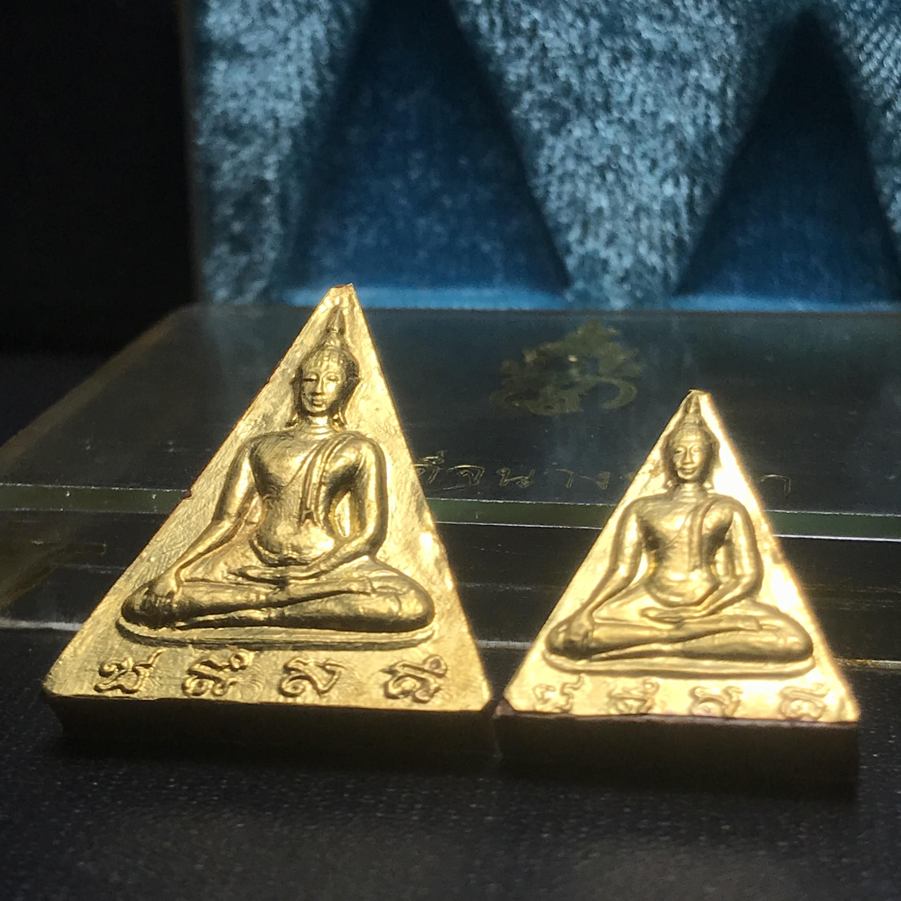 พระสมเด็จนางพญา สก. วัดบวรนิเวศวิหาร ปี2519 ชุดพิเศษกรรมการ หน้ากากทองคำ พิมพ์ใหญ่-เล็กกล่องบรรจุเดิม(ในหลวงรัชกาลที่9และสมเด็จพระราชินี เสด็จร่วมในพิธี)(พิธีใหญ่)(มวลสารดี)(พบเจอและหายากที่สุดในรุ่น)