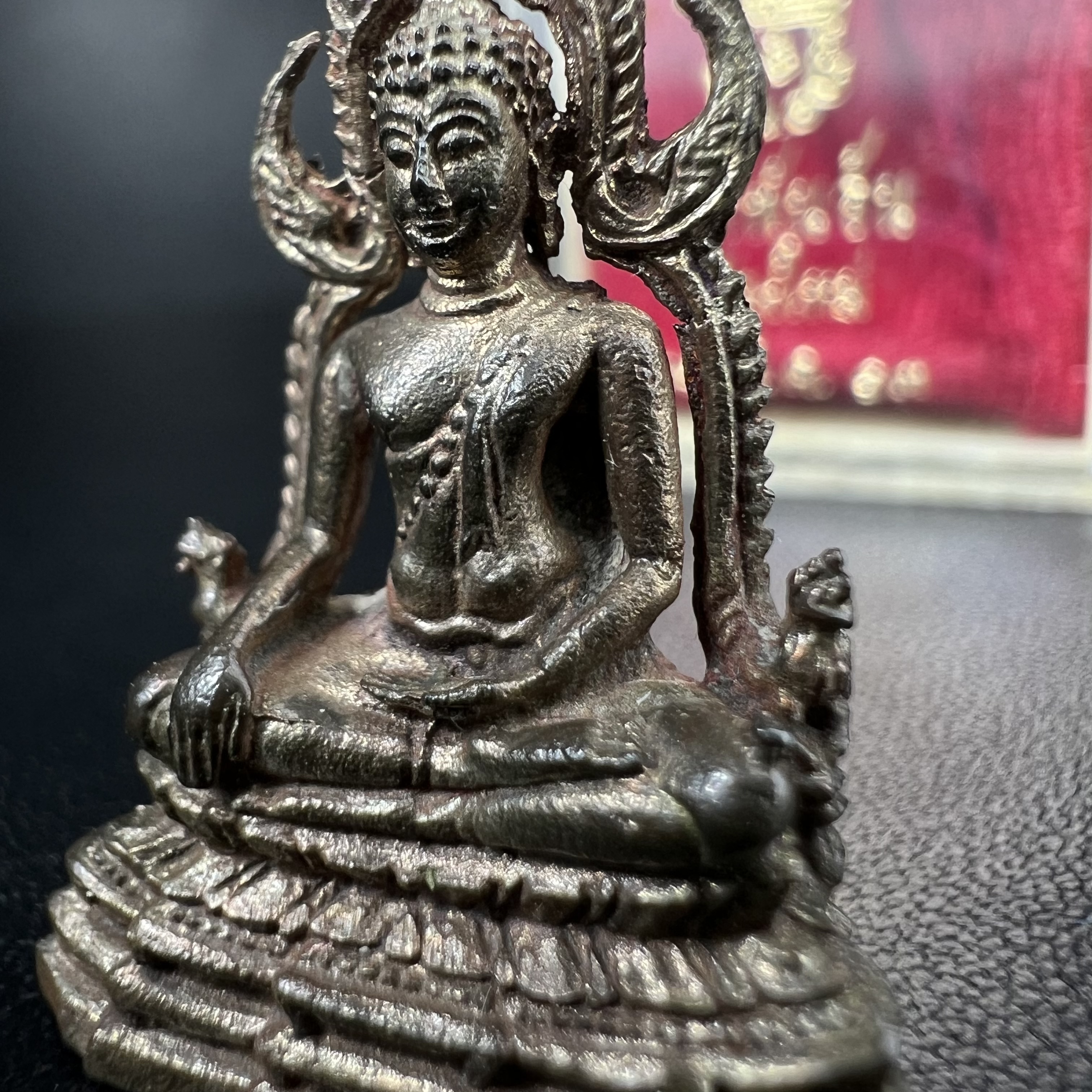 พระพุทธชินราช วัดพันอ้น จ.เชียงใหม่ ปี 2513 เนื้อนวโลหะ สภาพสวยจัดกล่องครบ(1ใน 2513 องค์)(พระดี ปีลึก พิธีใหญ่ เกจิในยุคร่วมปลุกเสก นิยม)อีกหนึ่งผลงานที่นายช่างเกษม มงคลเจริญ เป็นผู้ ออกแบบ และ แกะบล็อกพิมพ์ หลวงปู่โต๊ะ วัดประดู่ฉิมพลี ร่วมปลุกเสก