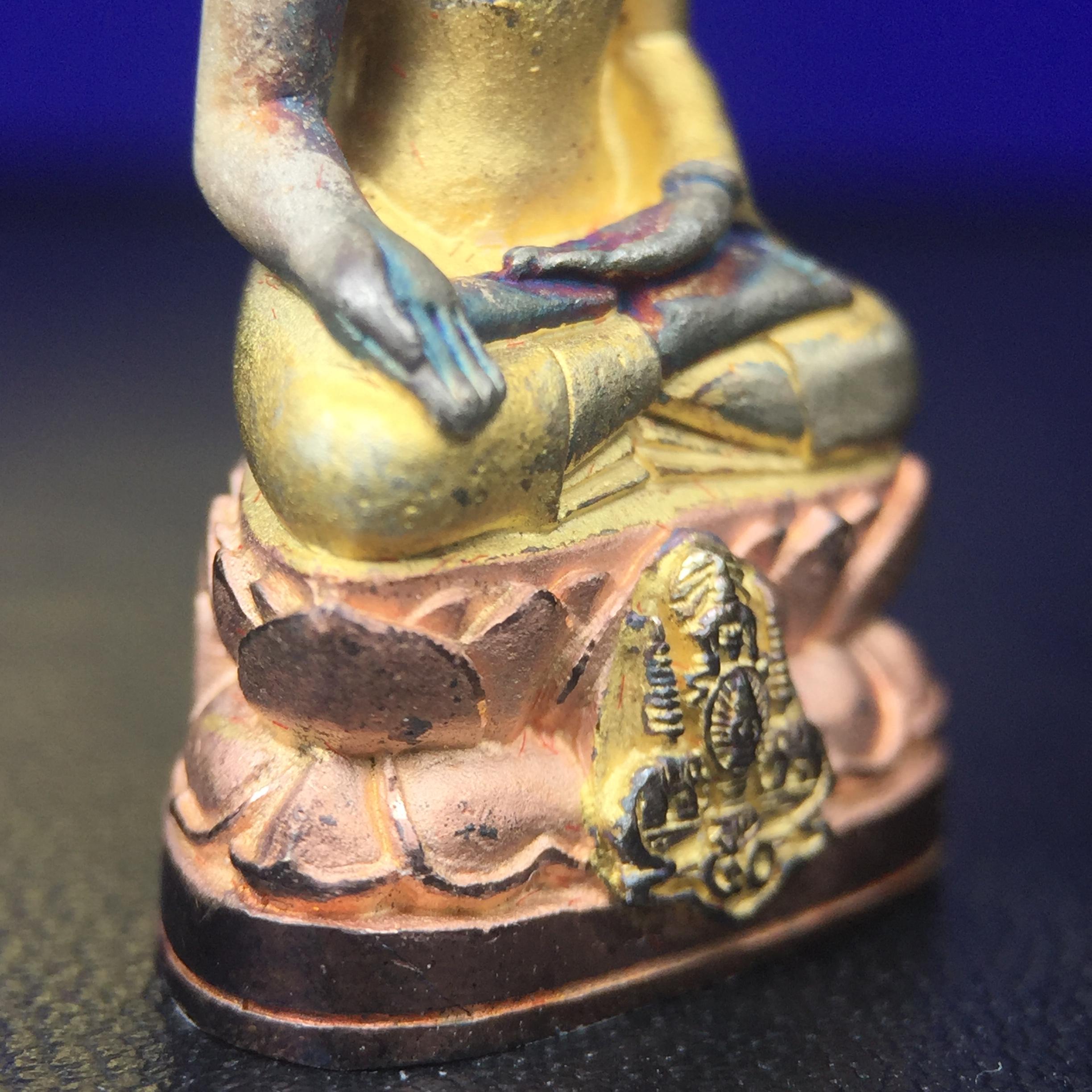 พระกริ่งไพรีพินาศ ครองสิริราชสมบัติครบ 50 ปี พ.ศ.2540 เนื้อเงินสามกษัตริย์ ผิวเดิมๆขึ้นสีรุ้งธรรมชาติแบบนิยม(สเน่ห์พระเนื้อเงินสีสันที่ธรรมชาติสรรค์สร้าง)พร้อมกล่องบรรจุเดิมครบ(เข้มขลังทรงอานุภาพยิ่งใหญ่ กำราบศัตรูพ่ายสิ้น พระไพรีพินาศ)(หายาก)1ใน539 องค์