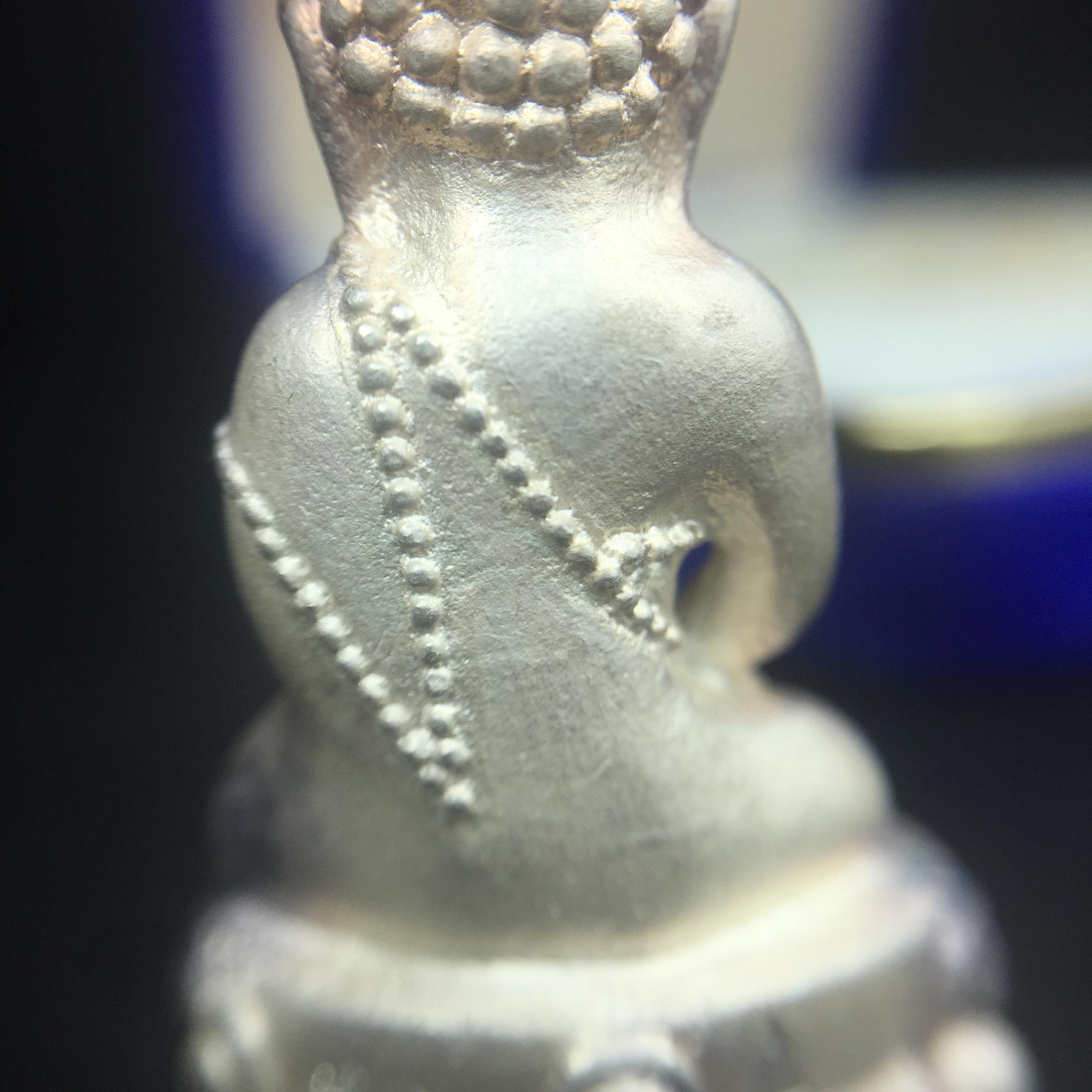 พระกริ่งรุ่นสร้างเจดีย์ วัดคีรีวิหาร ปี 2538 เนื้อเงิน(สภาพผิวสวยเดิม) ที่ระลึกในวาระครบ 5 รอบของ สมเด็จพระวันรัต(จุนท์ พฺรหฺมคุตฺโต) วัดบวรนิเวศวิหาร(เนื้อเงินตอกโค๊ตด้านหลังและเลขใต้ฐาน องค์นี้หมายเลข 360(ผลรวมได้9 เลขมงคล))(1 ใน 561 องค์)หายาก!!