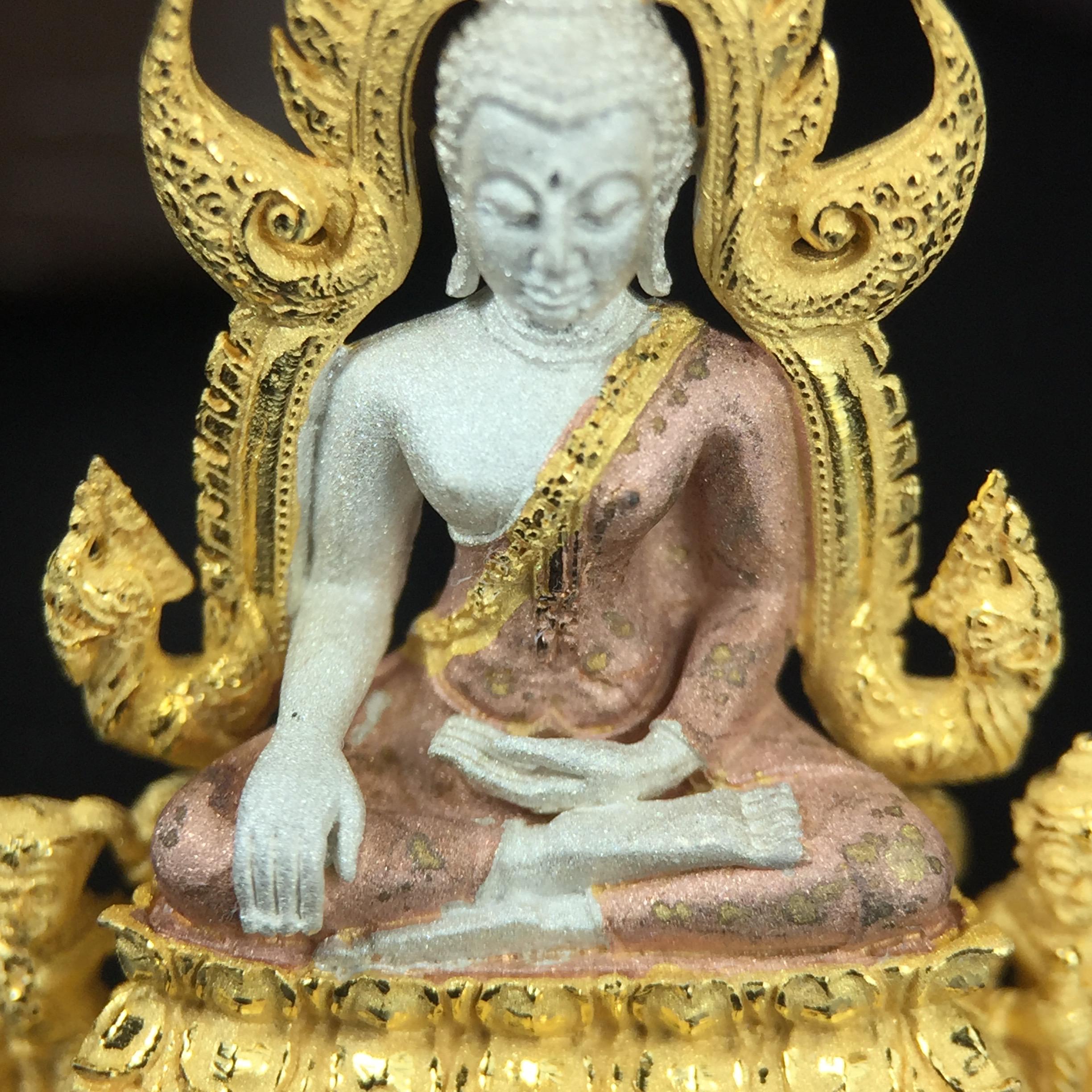 พระพุทธชินราช ภปร. โครงการ "เพราะแผ่นดินนี้ คือ แผ่นดินเกิด" ปี2548(รุ่นแรก) ลอยองค์ หน้าตัก 1/2 นิ้ว เนื้อเงินสามกษัตริย์ พุทธศิลป์งดงามทรงคุณค่า รุ่นยอดนิยม