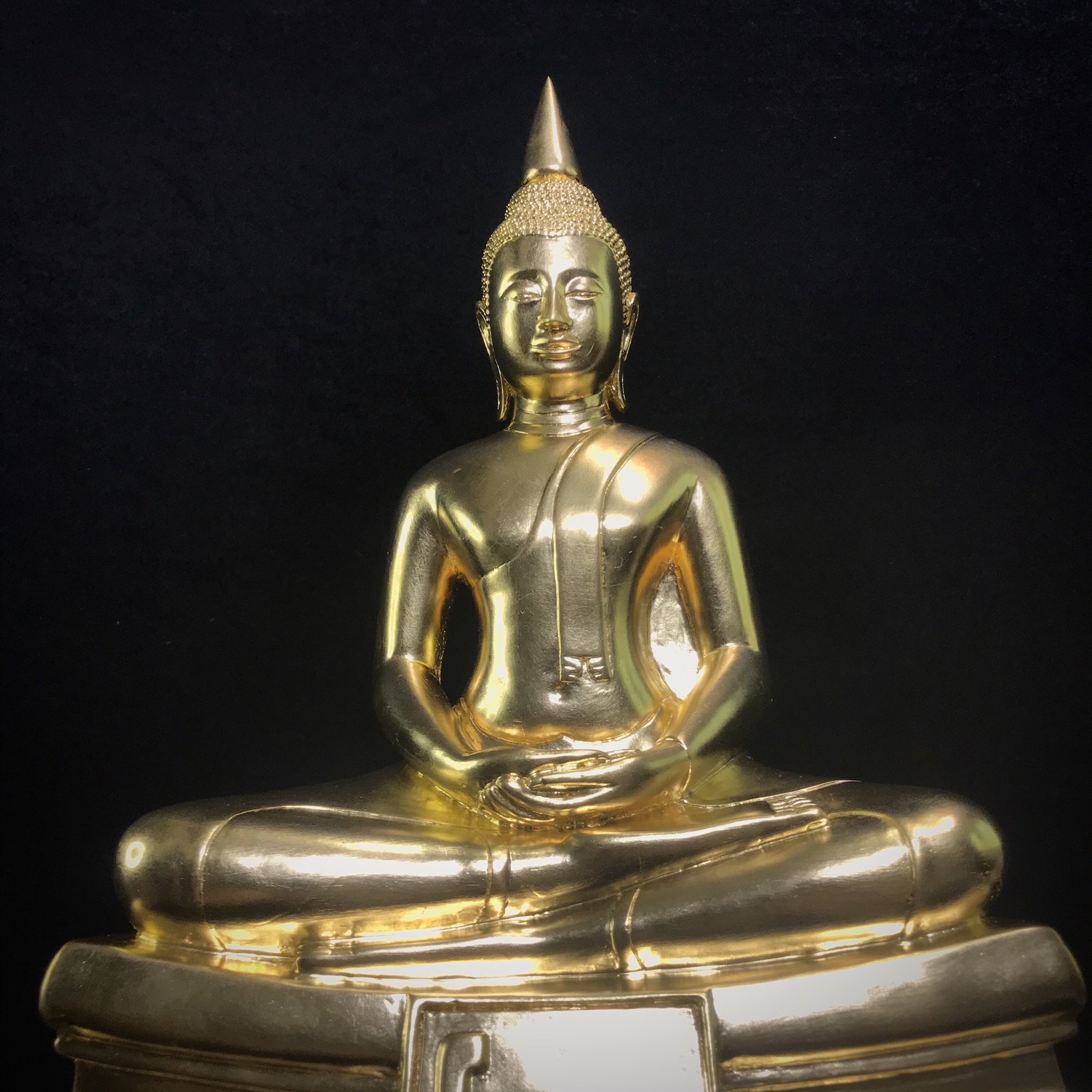 พระพุทธโสธร ทองประทาน คุ้มเกล้าฯ ปวงประชา ภปร.(ใต้ร่มพระบารมี คุ้มเกล้า) 60ปี โรงพยาบาลภูมิพลฯ พ.ศ.2552 เนื้อโลหะบรอนซ์ ลงรักปิดทอง(ขนาดบูชาหน้าตัก 9 นิ้ว)บรรจุมวลสาร“ทองคำศักดิ์สิทธิ์”ที่ปิดองค์หลวงพ่อมากว่า 100 ปี ตอกโค๊ดหมายเลข ๑๕๘(1 ใน 2000 องค์)หายาก