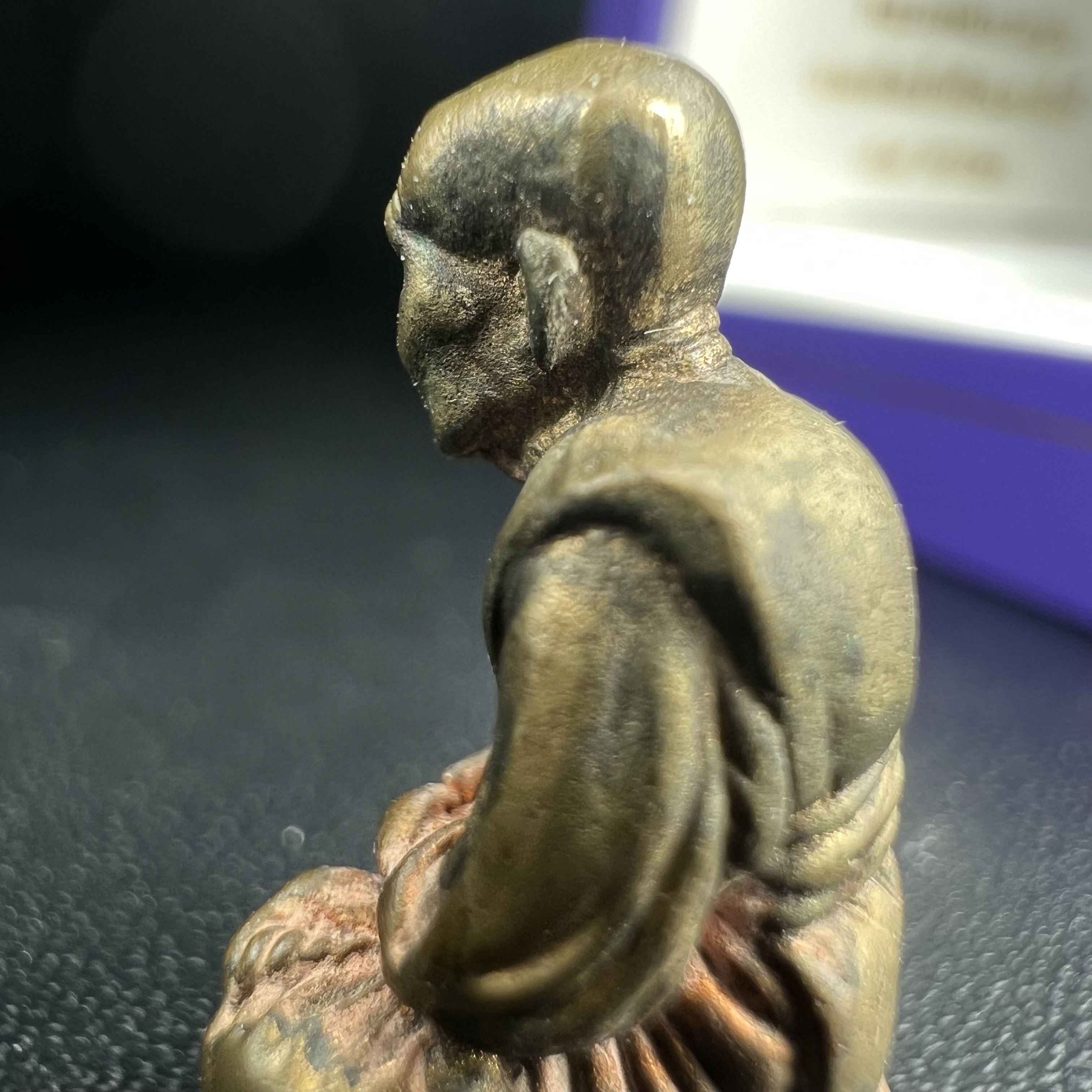 หลวงพ่อทวด สธ. รุ่นสมเด็จเจ้าฟ้ามหาจักรี 48พรรษา จัดสร้างโดยสภากาชาดไทย ปี2546 (รูปหล่อขนาดห้อยคอ) ) เนื้อนวโลหะ(ขนาดกลาง 1.5*2.2 ซม.)พุทธาภิเษก ณ วัดช้างให้ จังหวัดปัตตานี พร้อมกล่องบรรจุเดิมสวยงาม