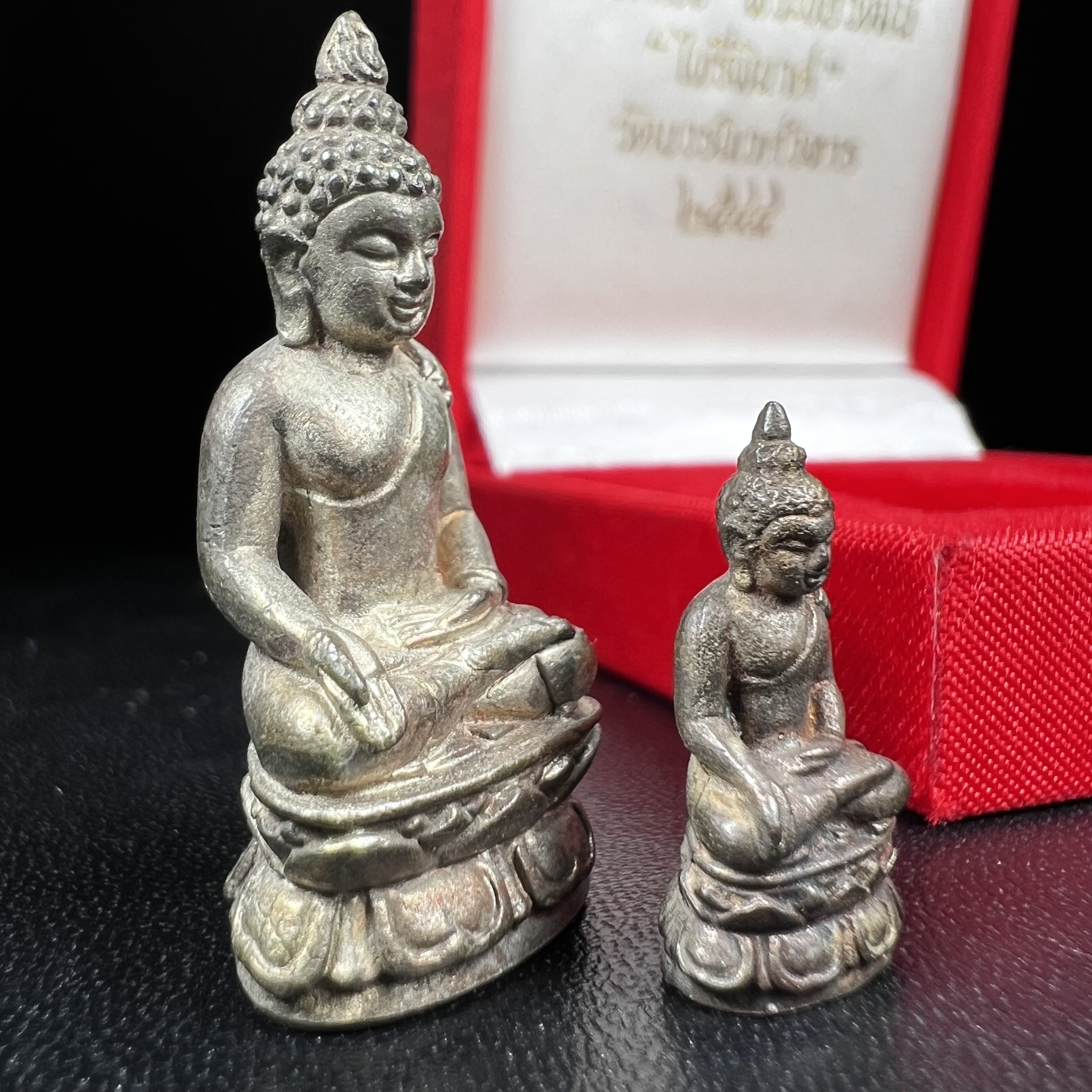 พระกริ่ง-พระชัยวัฒน์ ไพรีพินาศ วัดบวรนิเวศวิหาร ปี 2544 เนื้อสัมฤทธิ์ พิธีดีเยี่ยม สมเด็จพระญาณสังวร พระสังฆราช เสด็จจุดเทียนชัยและทรงอธิษฐานจิตด้วยพระองค์เอง(พิธีใหญ่นิยม)(1ใน9989องค์)