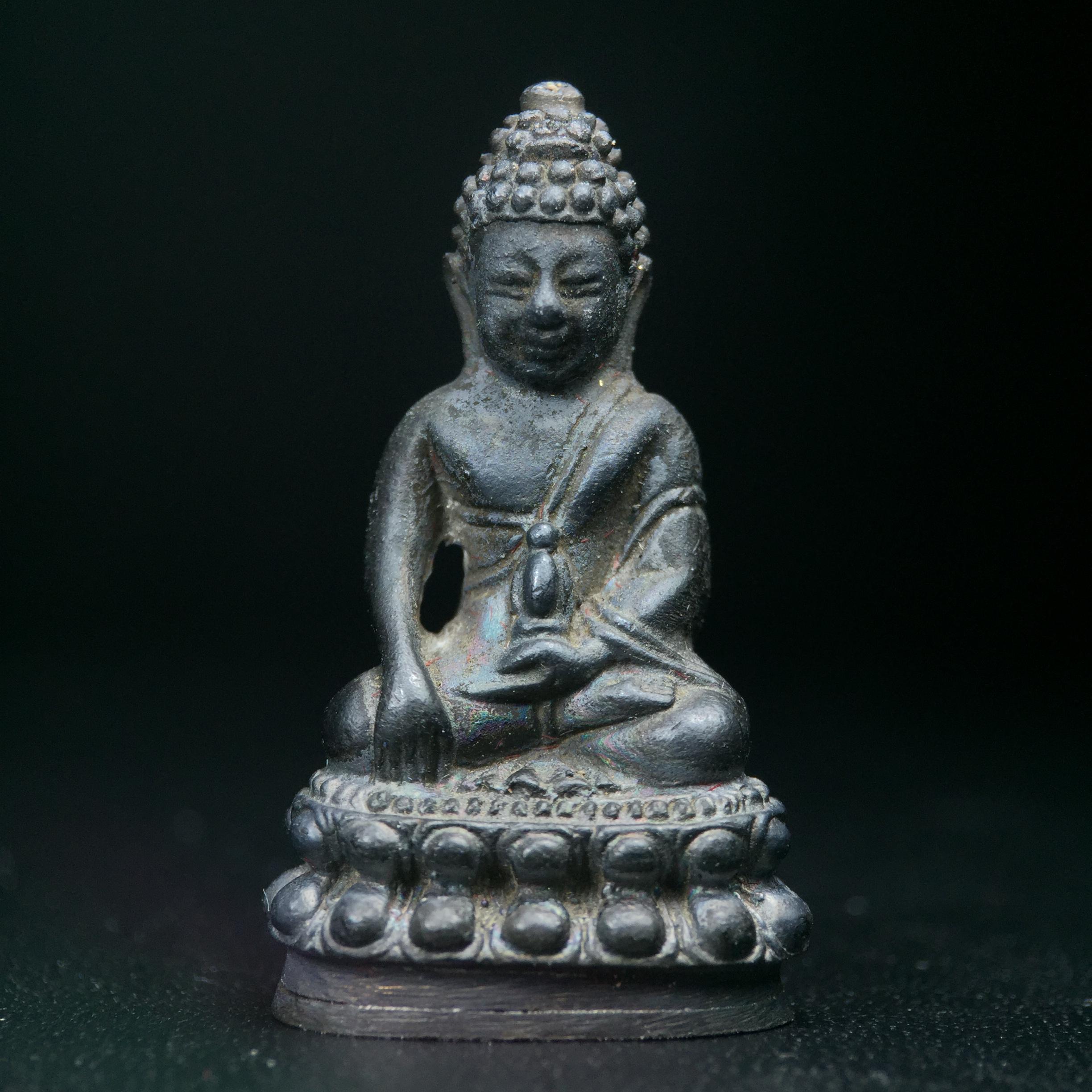 พระกริ่งศาสดา ภปร. วัดบวรนิเวศวิหาร ปี 2532 จัดสร้างในโอกาสสองทศวรรษรามาธิบดี เพื่อศูนย์การแพทย์สิริกิติ์ เนื้อเงิน+เนื้อนวโลหะ(1ชุดรวม 2 องค์) (พิธีใหญ่ มวลสารมงคล สวยงามเข้มขลัง)สมเด็จพระญาณสังวร สมเด็จพระสังฆราชฯเสด็จเททอง