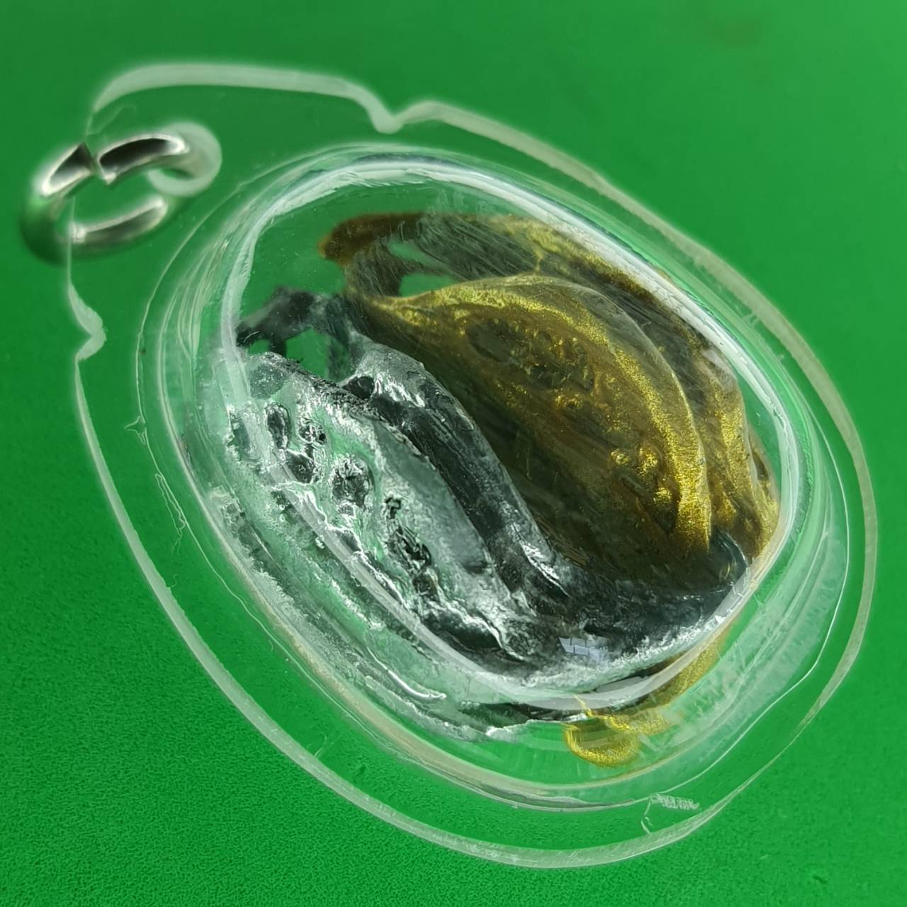 ของป้องกัน เล็บครุฑอัดกรอบพลาสติกคู่ สีเงิน สีทองเล็บครุฑ พญาเล็บครุฑ์ ของแท้ พญาเล็บครุฑ