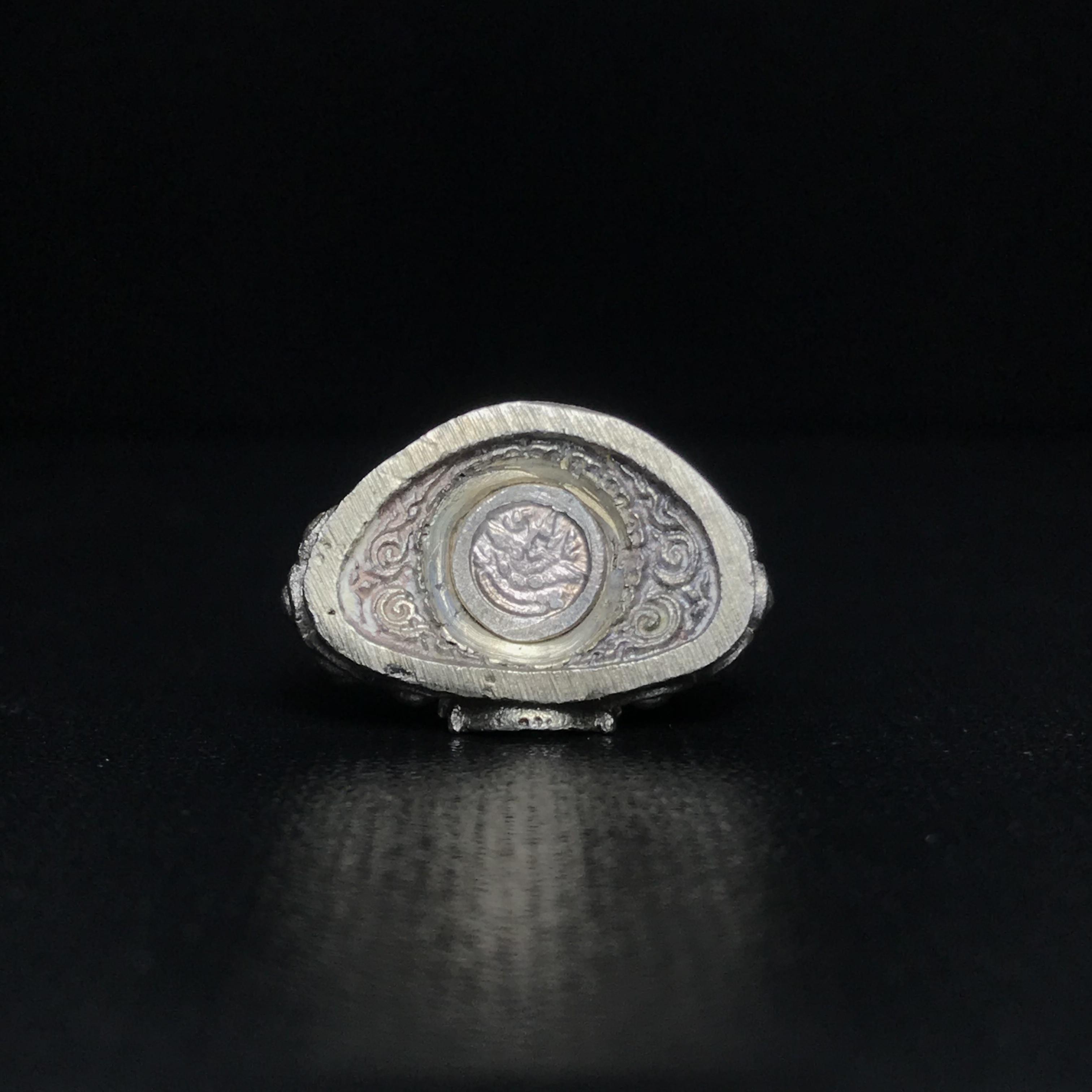 พระกริ่งศิรากาศ(วัตถุมงคล"คุ้มเกล้าฯ") ภปร. รพ.ภูมิพล เนื้อเงินพิมพ์หน้าไทย (ในหลวงรัชกาลที่9เสด็จเททอง)