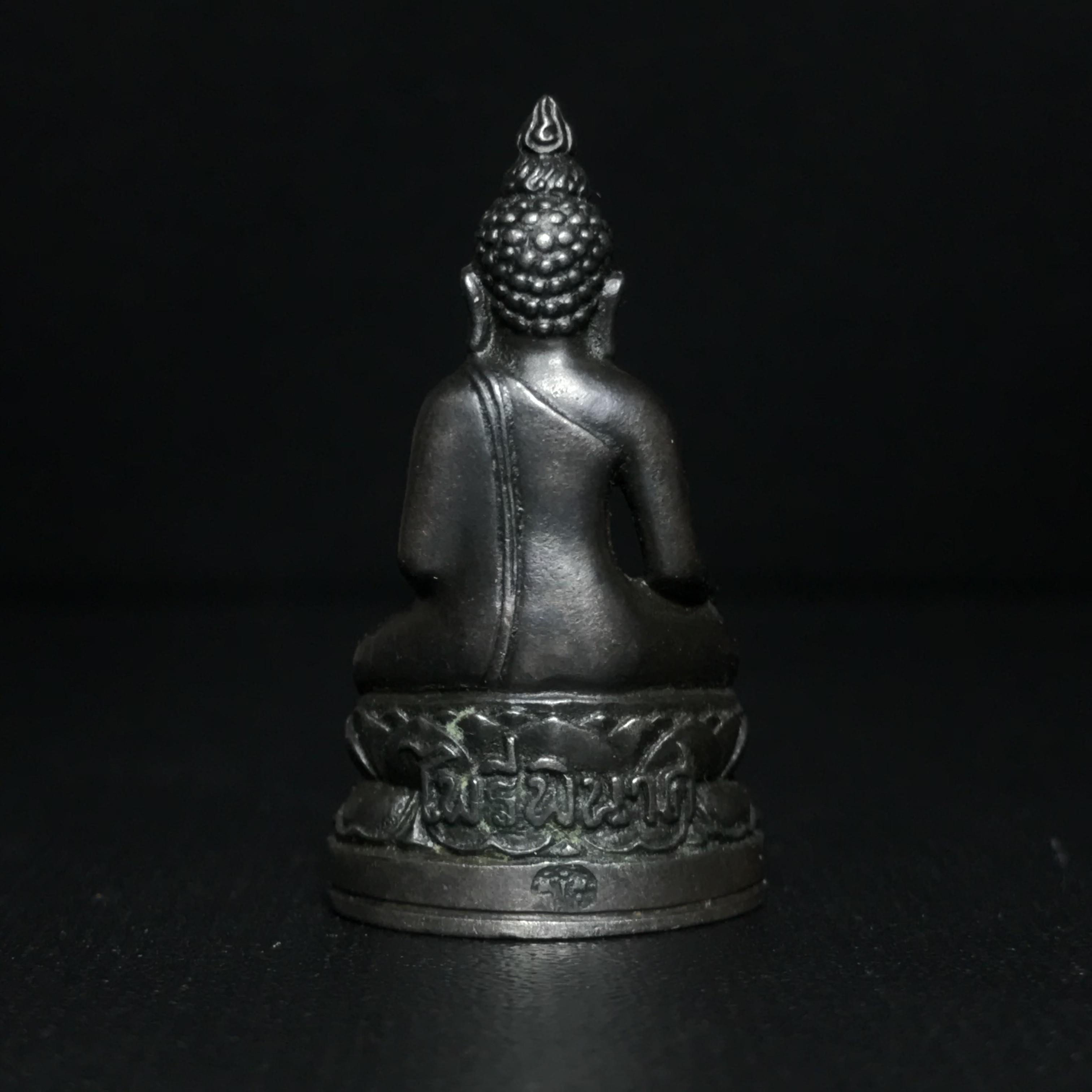 พระกริ่งไพรีพินาศ เฉลิมพระเกียรติ พระบาทสมเด็จพระเจ้าอยู่หัวรัชกาลที่9 พระชนมพรรษา 6 รอบ ปี2542 เนื้อนวโลหะผสมทองคำ(บรรจุเหล็กไหล)ดีนอก-ดีใน