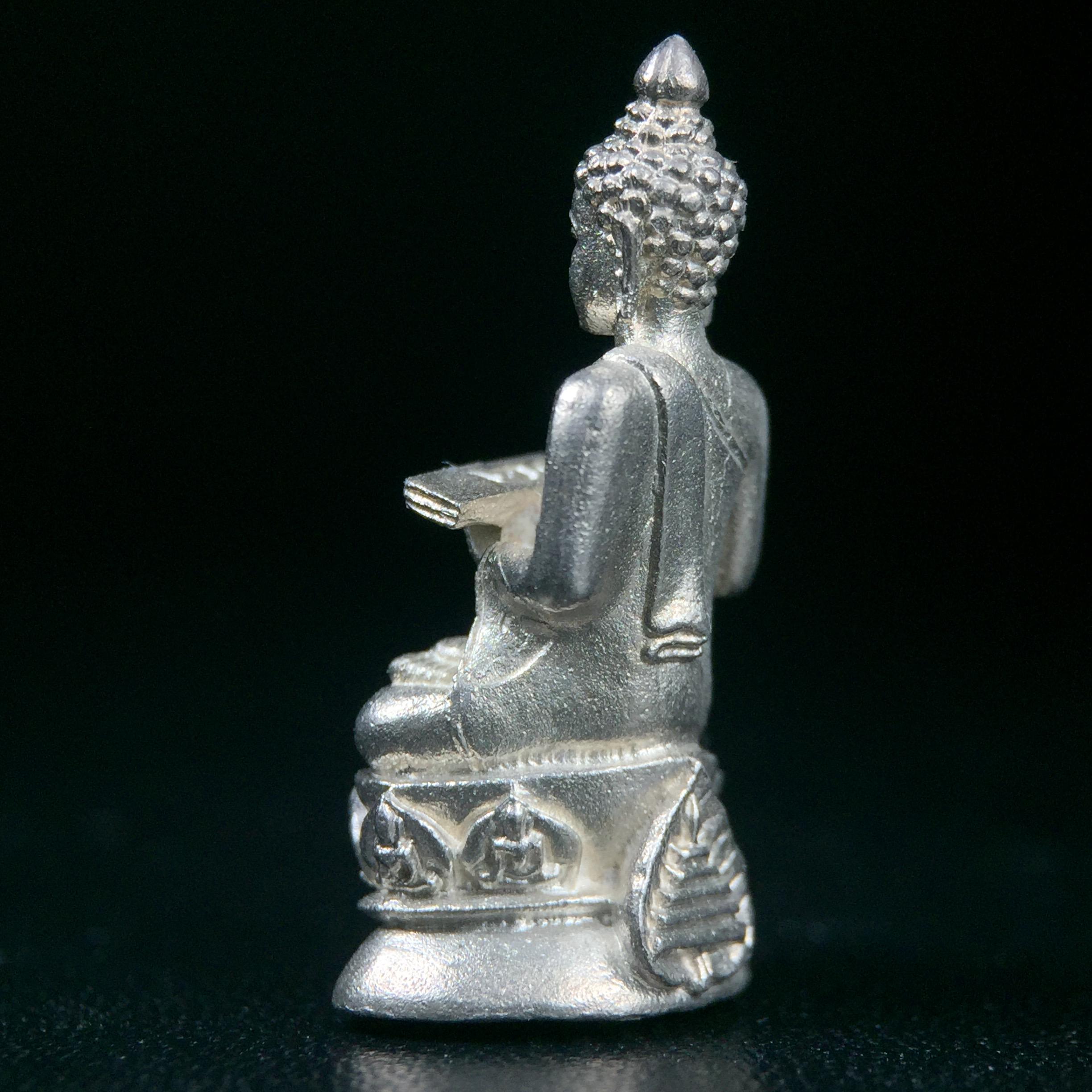 พระกริ่งปรมานุชิตชิโนรส วัดพระเชตุพนวิมลมังคลาราม(วัดโพธิ์) ปี2533 เนื้อเงิน ( ในหลวงรัชกาลที่9เสด็จเททอง)พิธีใหญ่ งดงามด้วยพุทธศิลป์เปี่ยมด้วยพุทธคุณ อีกหนึ่งรุ่นที่แนะนำสะสมบูชา