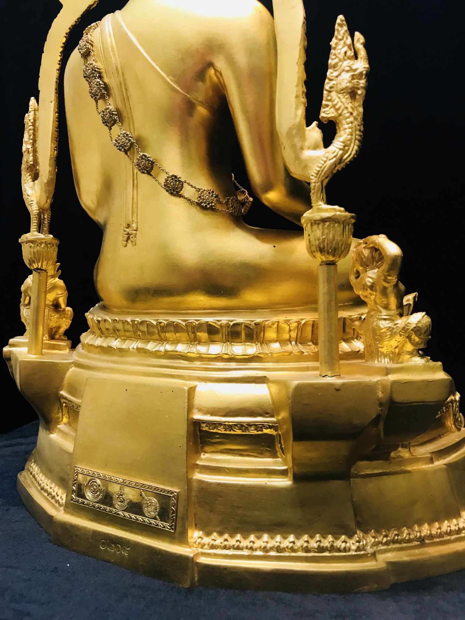 พระพุทธชินราช(จำลอง)ภปร. 84พรรษา เนื้อโลหะ ลงรักปิดทอง 100% ขนาดหน้าตัก 9 นิ้ว(ใต้ฐานบรรจุพระพุทธชินราชเนื้อผงพระราชทานมวลสาร จิตรลดาและเส้นพระเจ้า(เส้นผม))