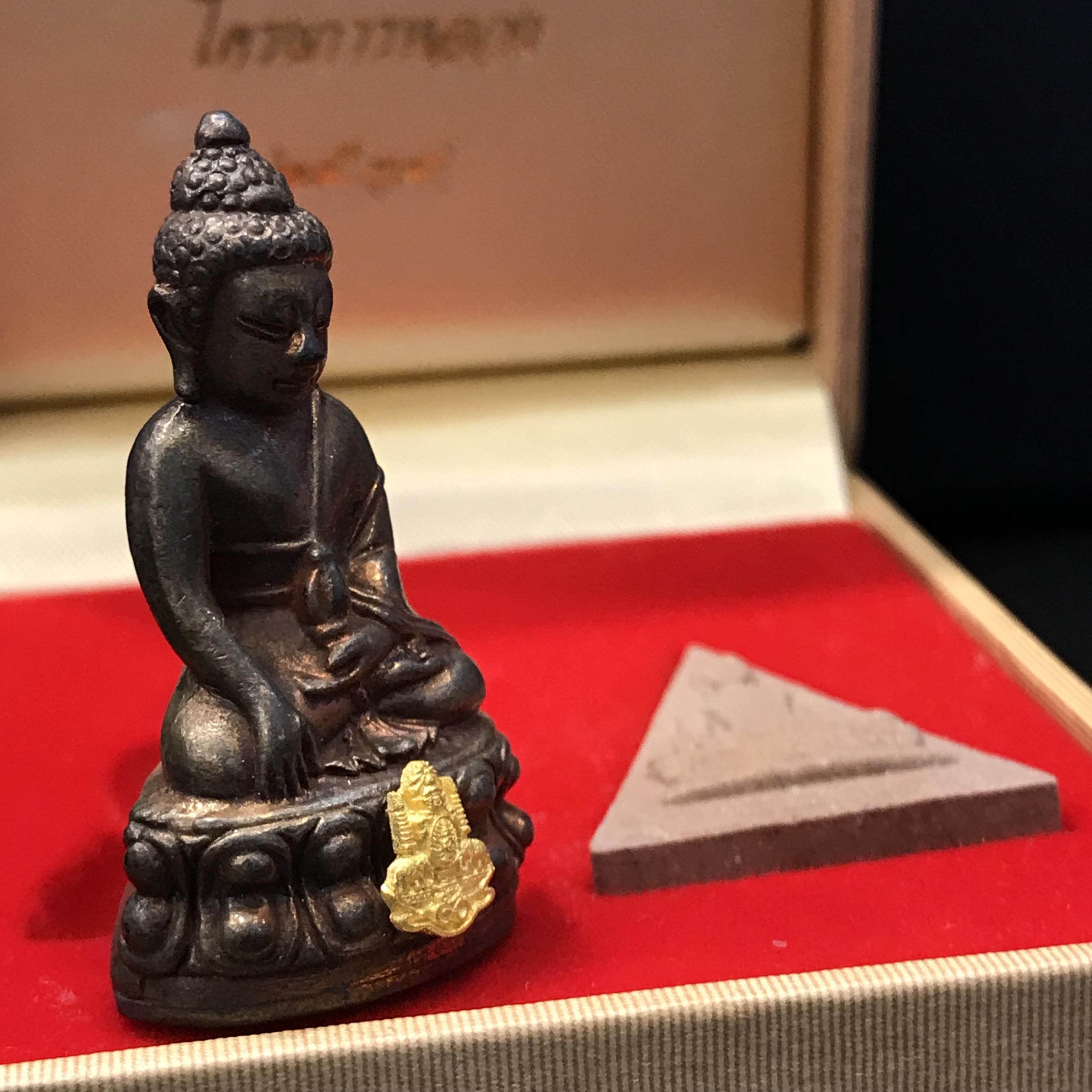 พระกริ่งเจริญโภคทรัพย์ พระพิมพ์จิตรลดา ที่ระลึกโครงการหลวง ปี2539(ชุดกรรมการหายาก)(1ใน1999ชุด)