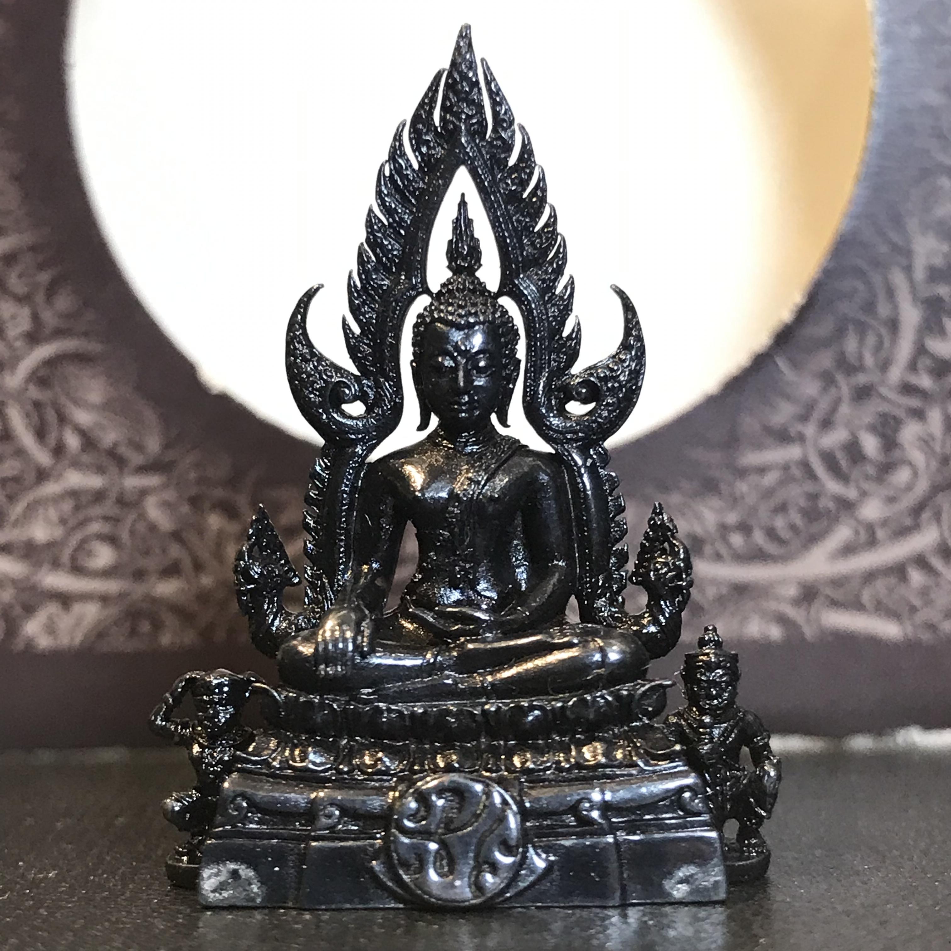 พระพุทธชินราช ภปร. โครงการ "เพราะแผ่นดินนี้ คือ แผ่นดินเกิด" ปี2548(รุ่นแรก) ลอยองค์ หน้าตัก 1/2 นิ้ว เนื้อเงินรมดำ