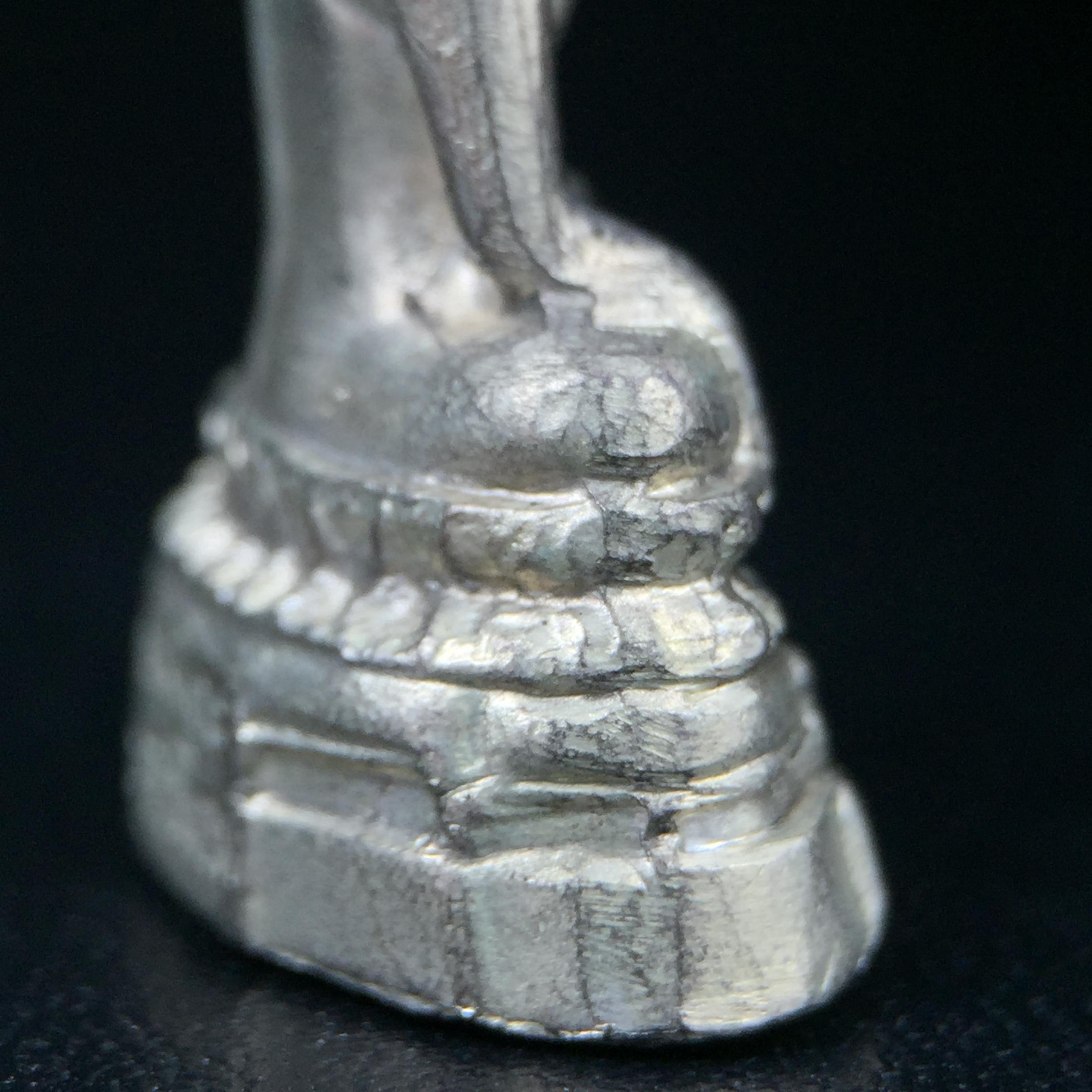 พระกริ่ง ภปร.(รุ่นแรก) วัดบวรนิเวศวิหาร พ.ศ.2508 กะไหล่เงินเดิม(กรรมการ)พิมพ์นิยม(ก้นตะไบหยาบ)สภาพคัดสวยเดิม(ในหลวงรัชกาลที่9ทรงเสด็จเททอง)พบเจอน้อยหายากมาก